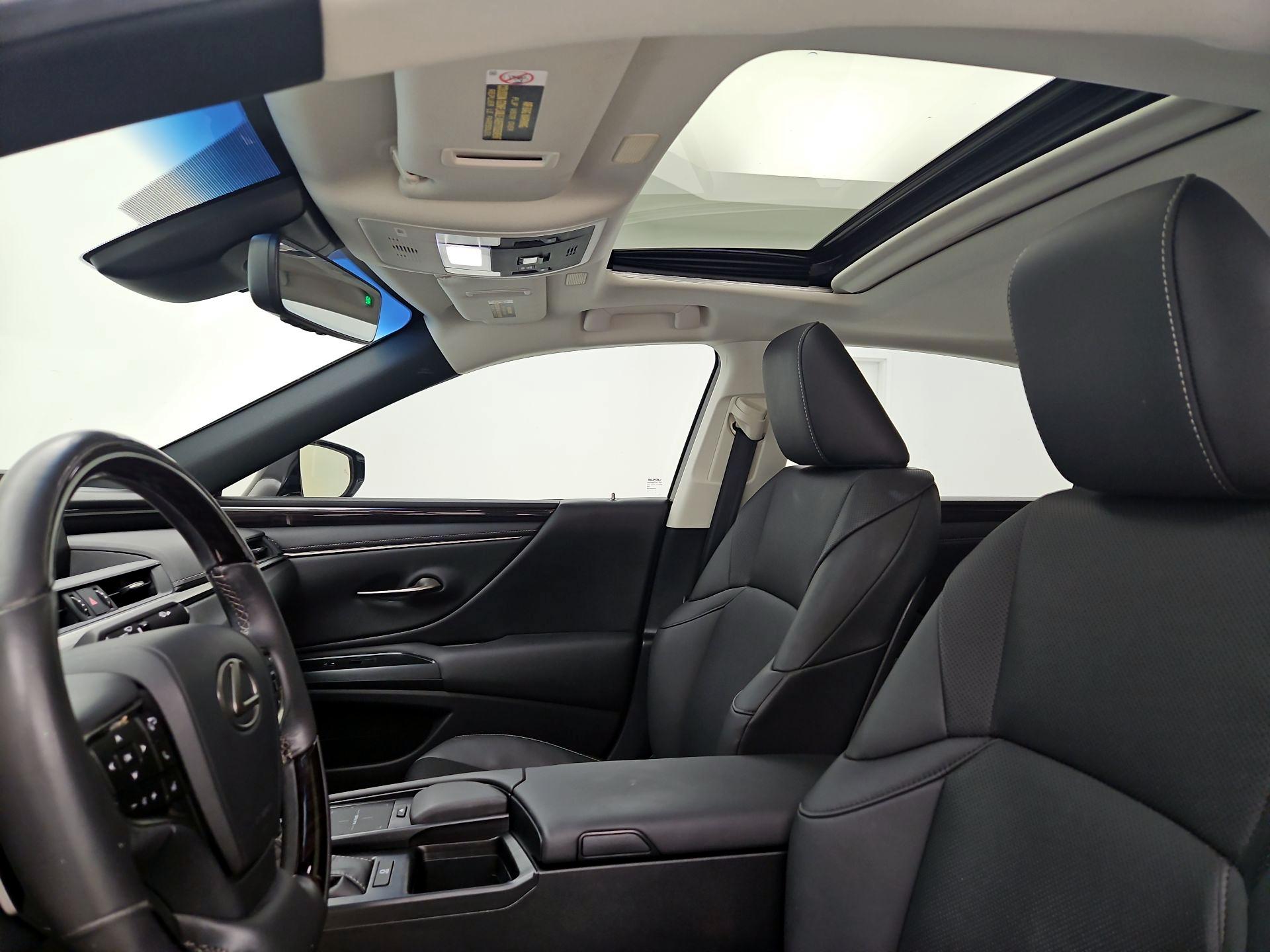 Thumbnail: 2020 Lexus ES - 19