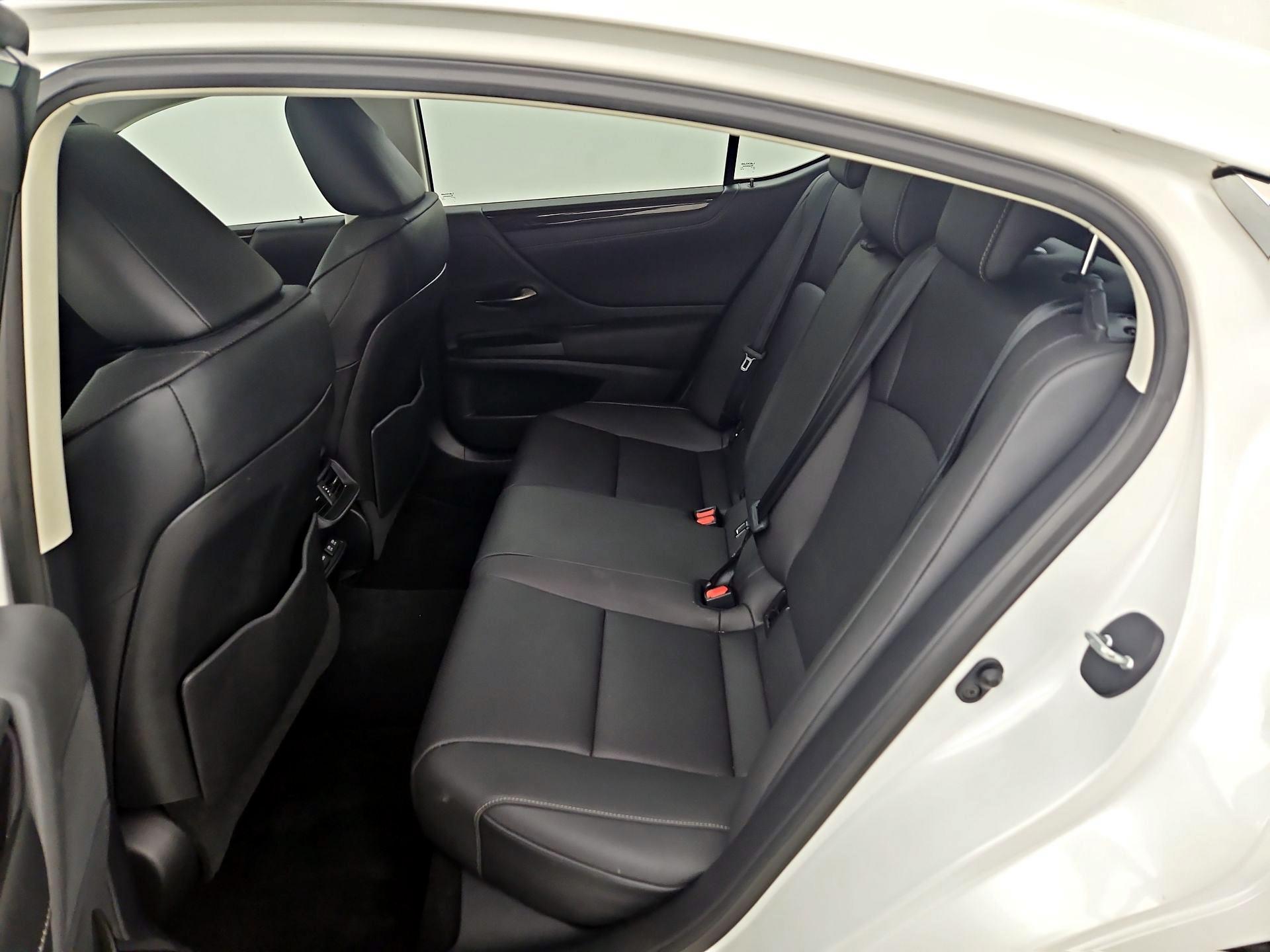 Thumbnail: 2020 Lexus ES - 20