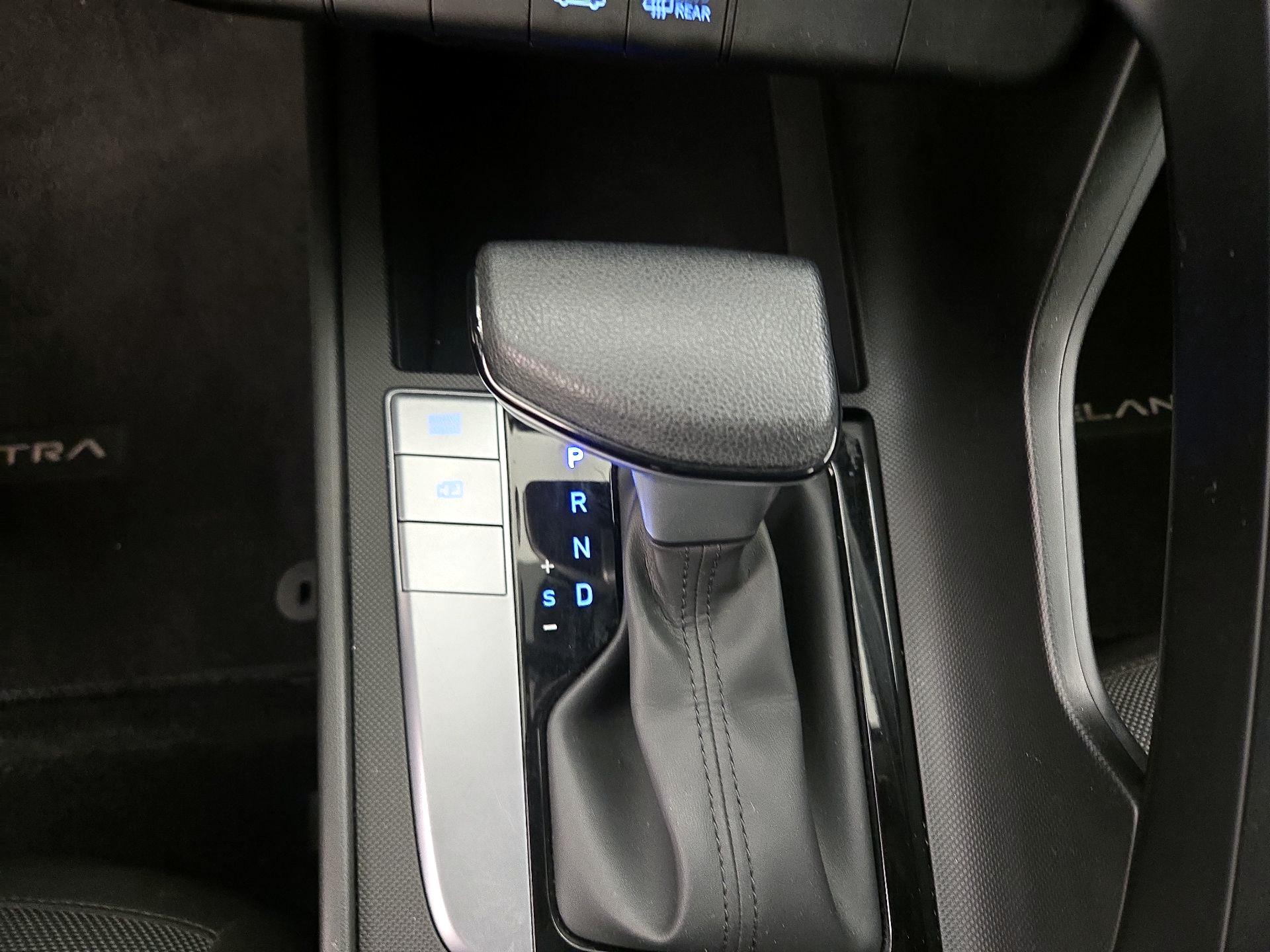 Thumbnail: 2023 Hyundai Elantra - 17