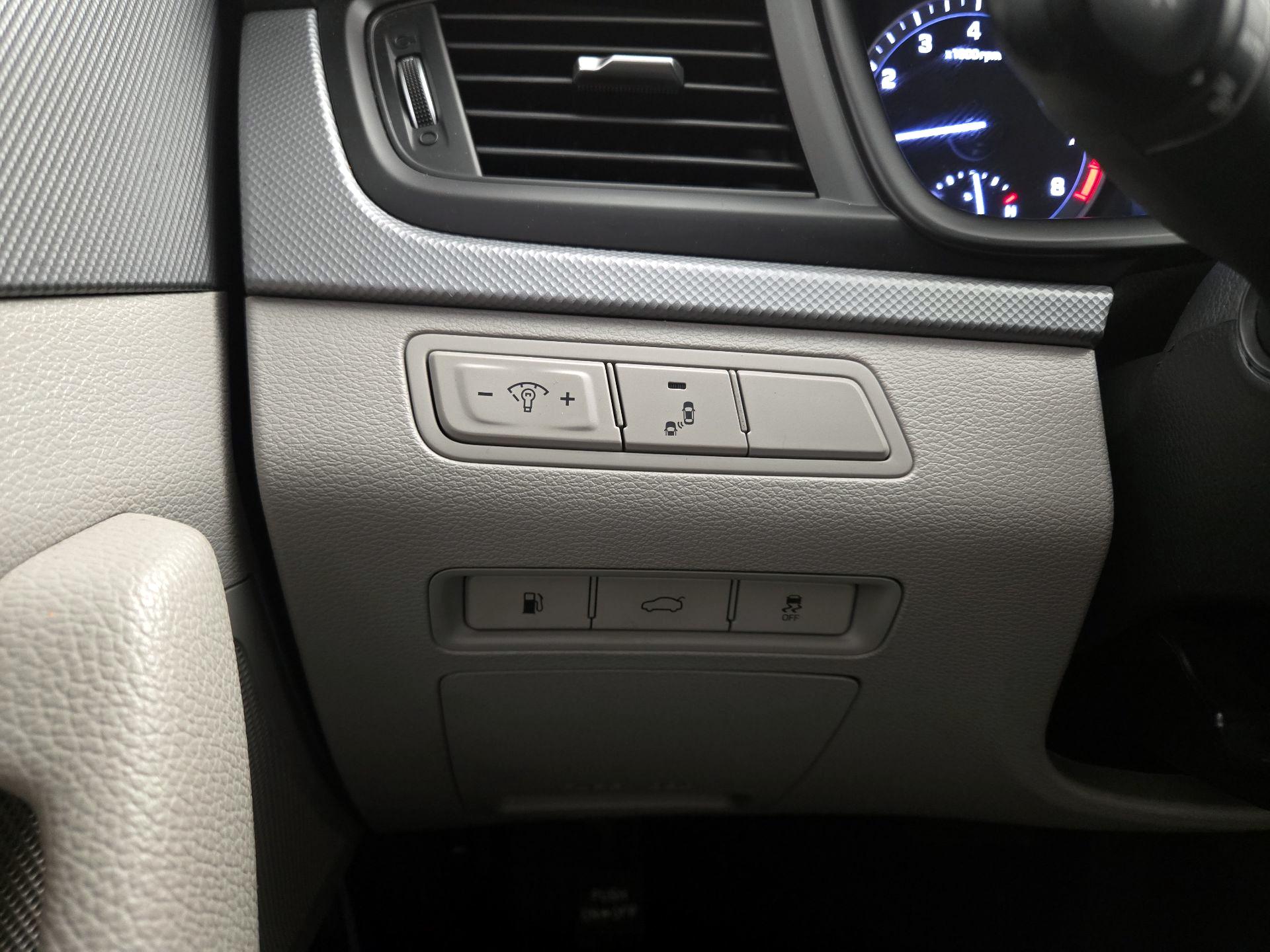 Thumbnail: 2018 Hyundai Sonata - 13