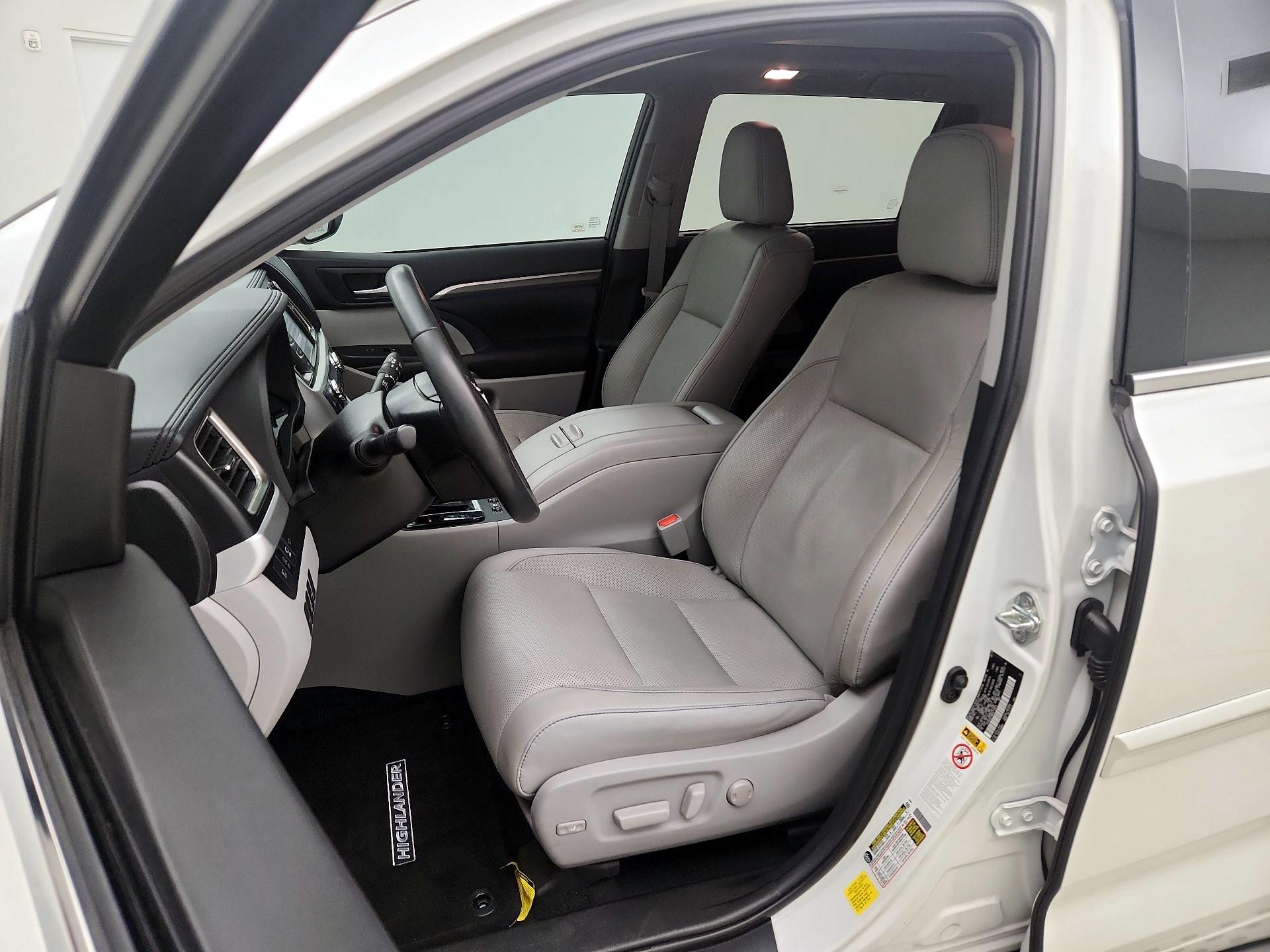 Thumbnail: 2019 Toyota Highlander - 11