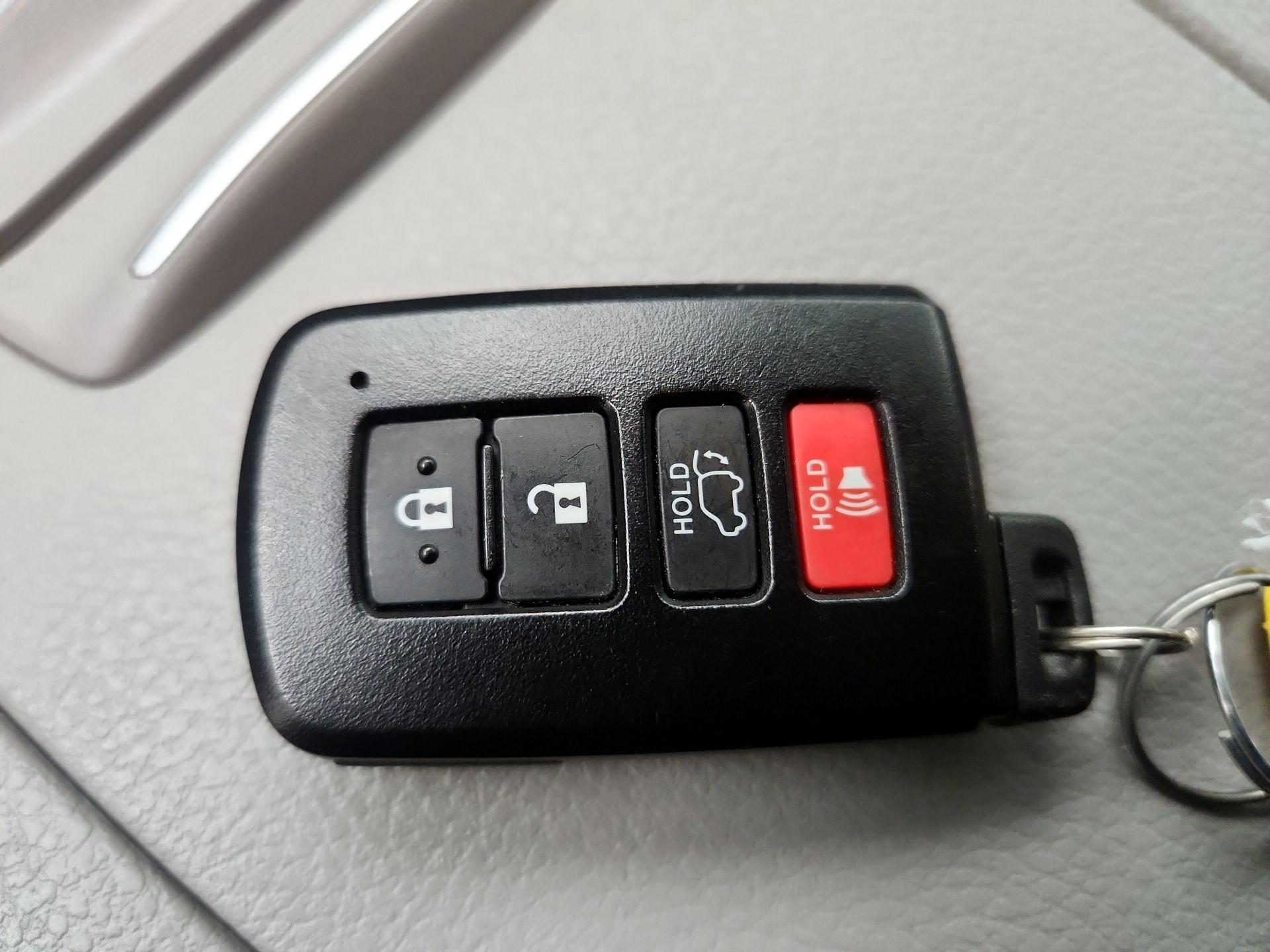 Thumbnail: 2019 Toyota Highlander - 18