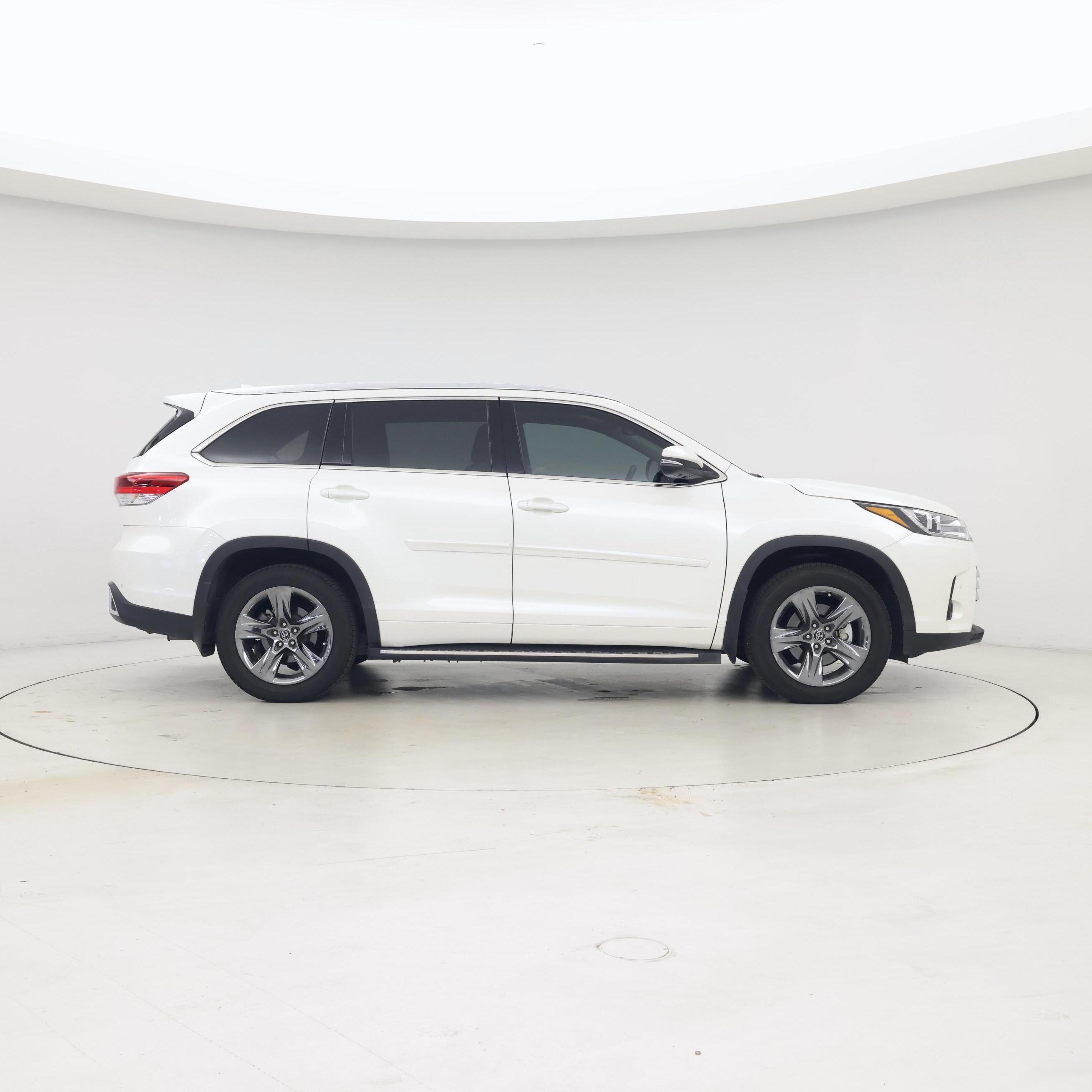 Thumbnail: 2019 Toyota Highlander - 7
