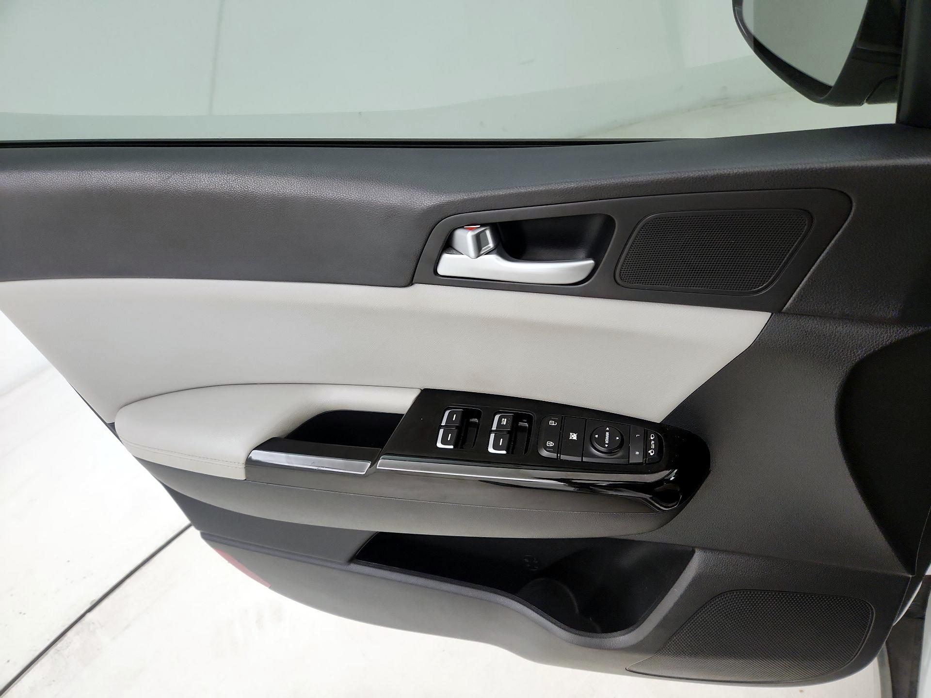 Thumbnail: 2019 Kia Sportage - 12