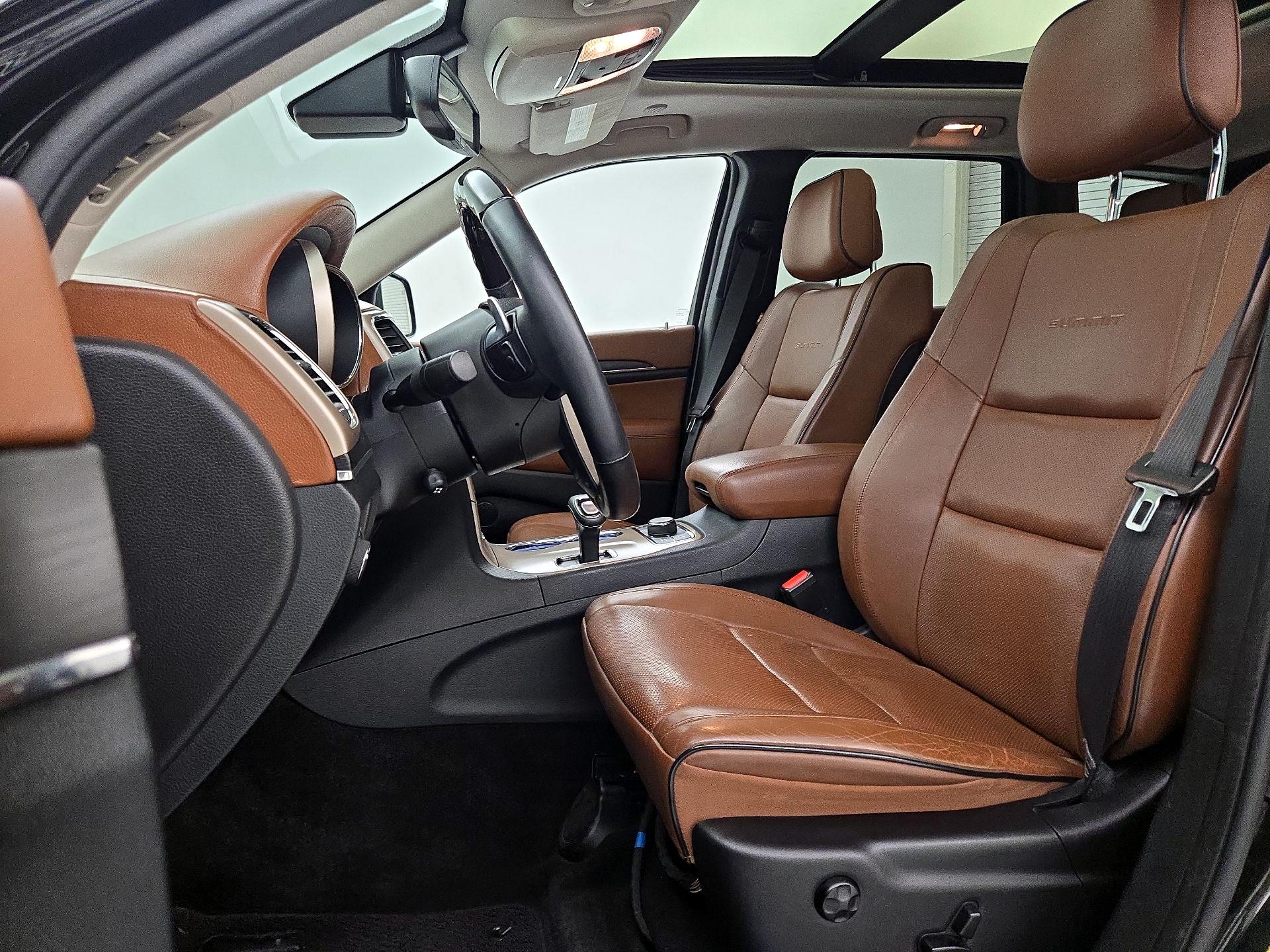 Thumbnail: 2015 Jeep Grand Cherokee - 11