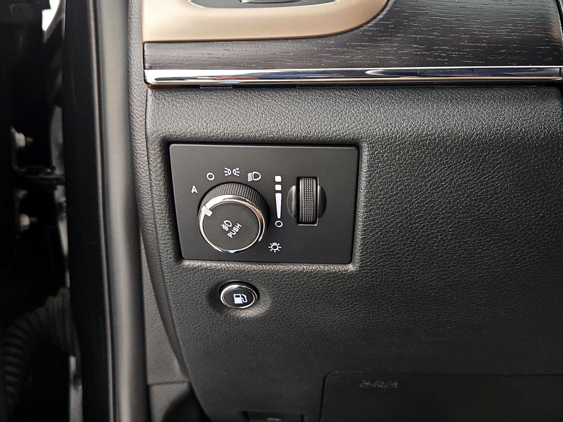 Thumbnail: 2015 Jeep Grand Cherokee - 13