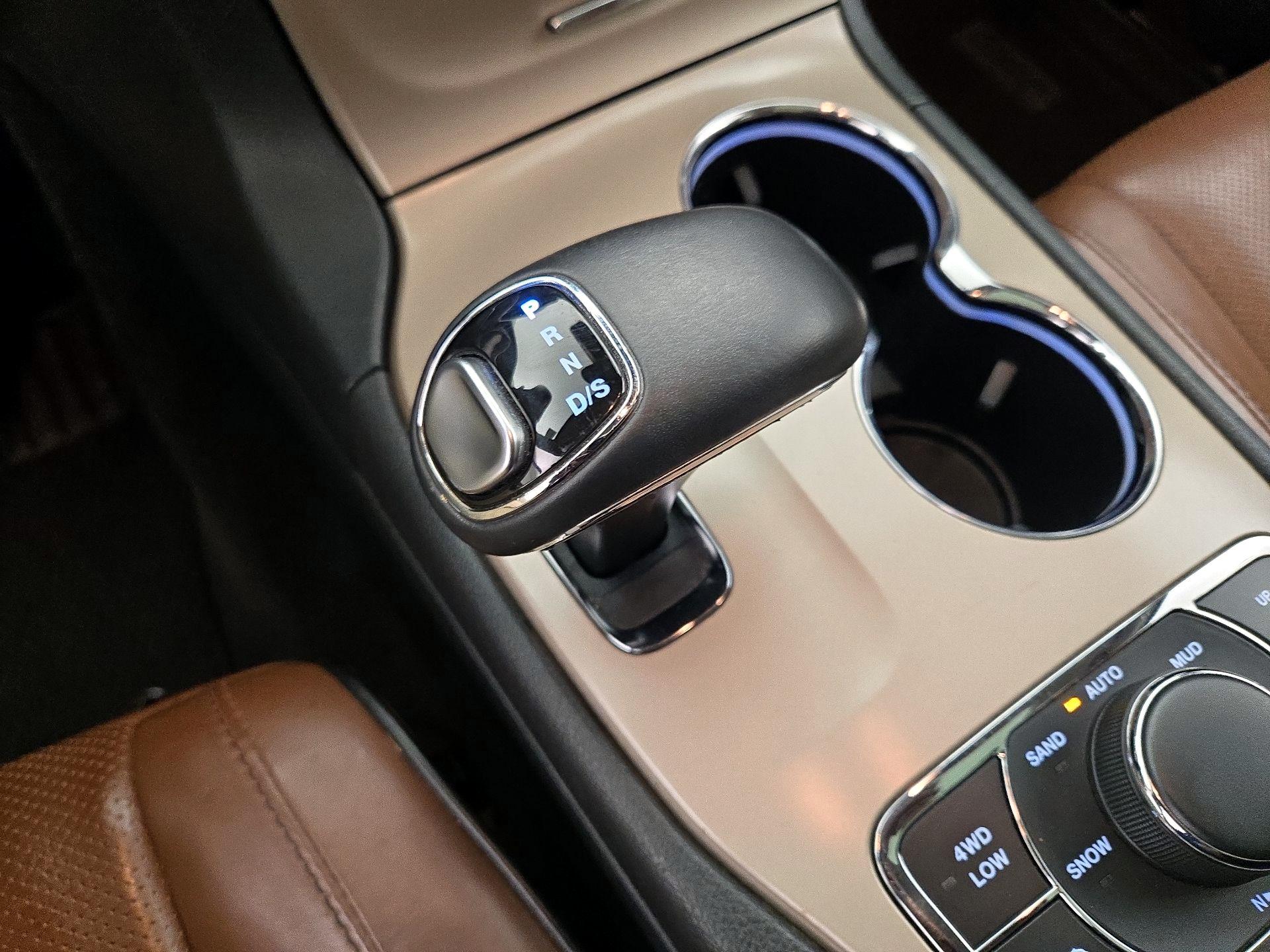 Thumbnail: 2015 Jeep Grand Cherokee - 18