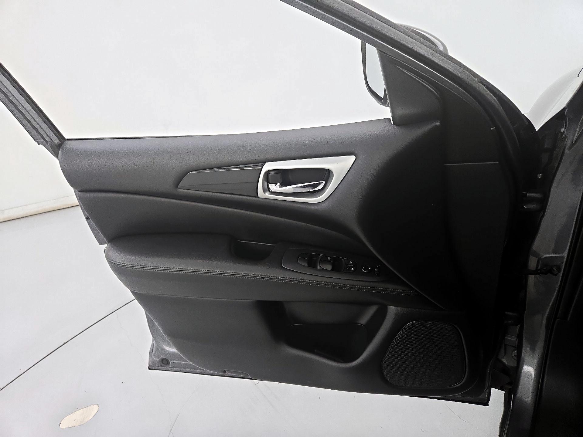 Thumbnail: 2019 Nissan Pathfinder - 12