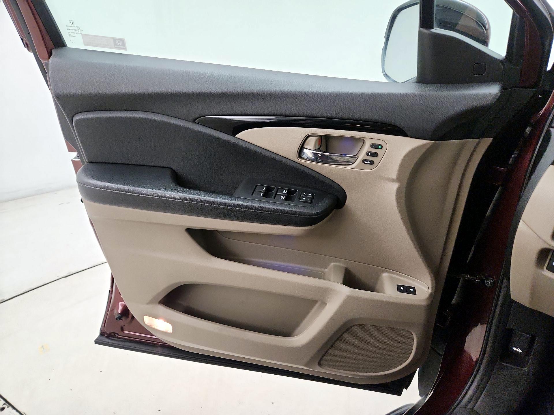 Thumbnail: 2019 Honda Pilot - 12