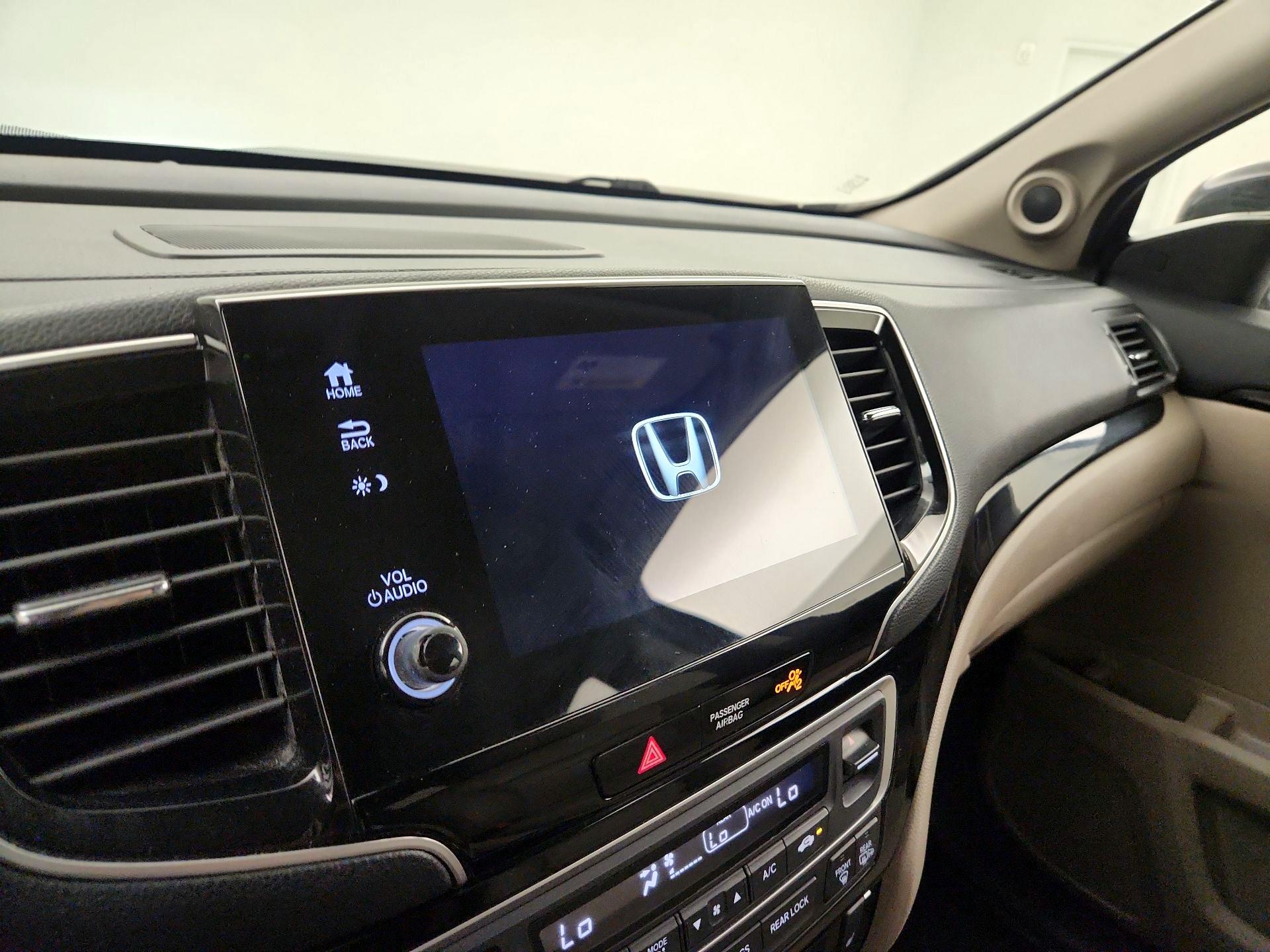 Thumbnail: 2019 Honda Pilot - 15