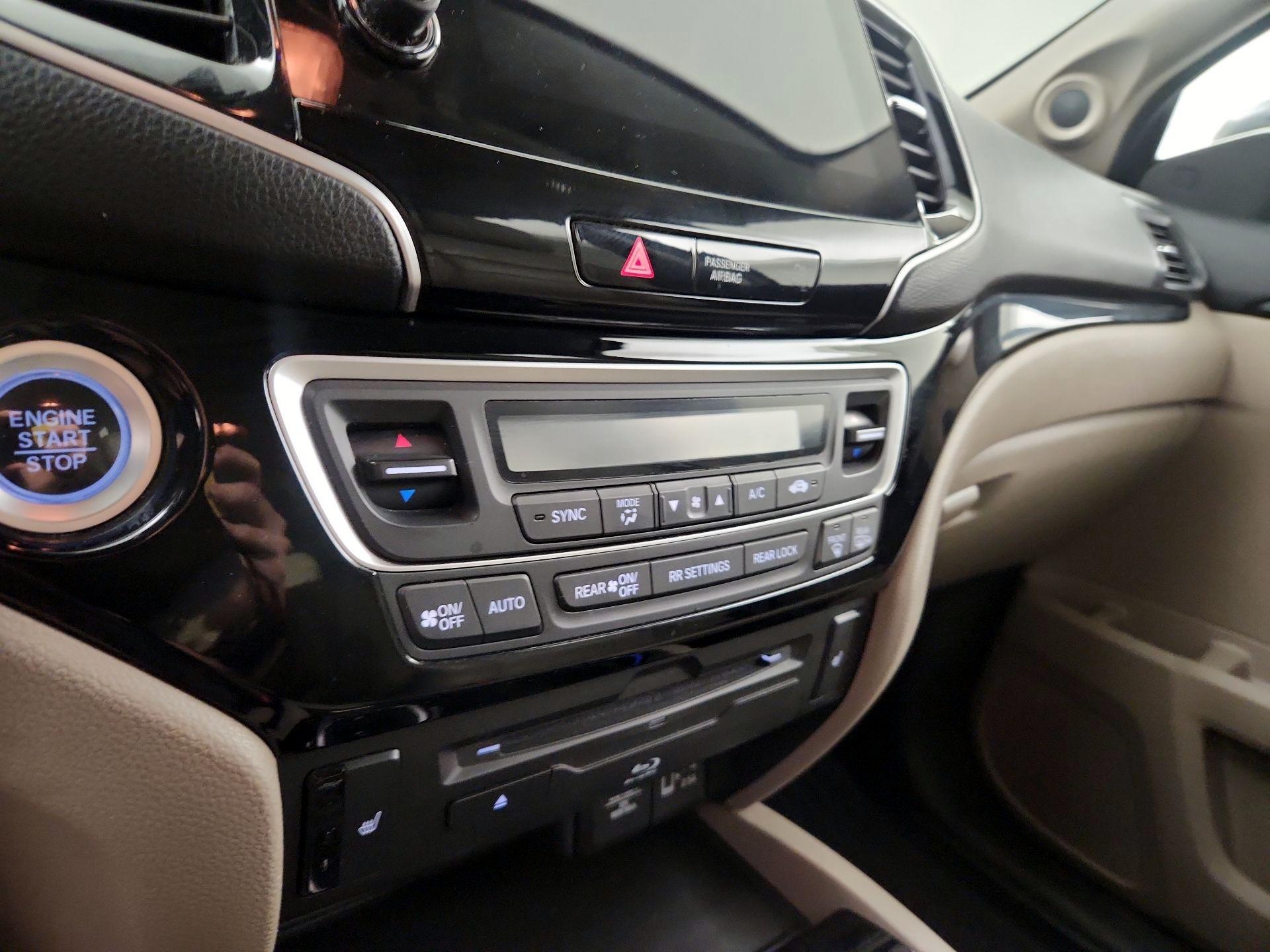 Thumbnail: 2019 Honda Pilot - 16