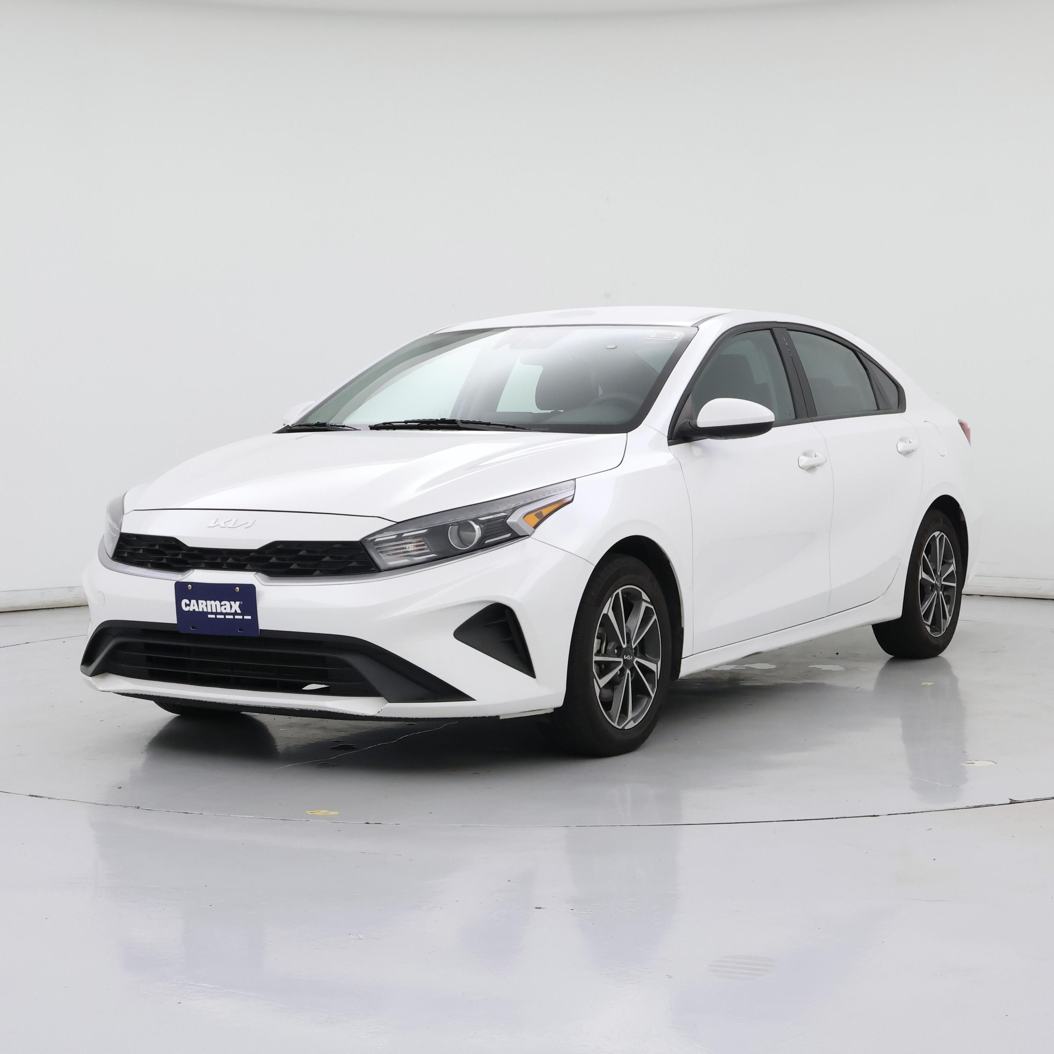 Thumbnail: 2023 Kia Forte - 4