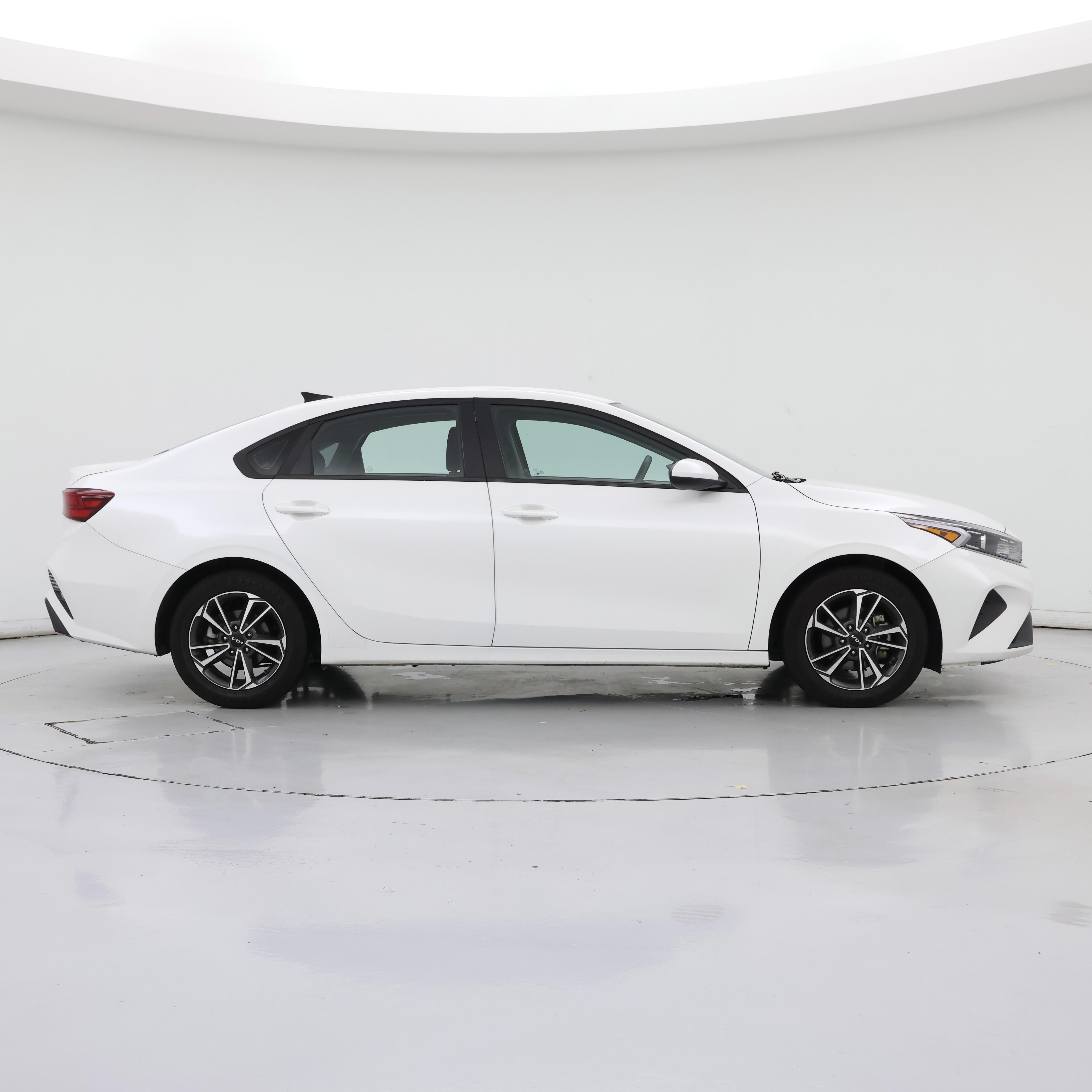 Thumbnail: 2023 Kia Forte - 7