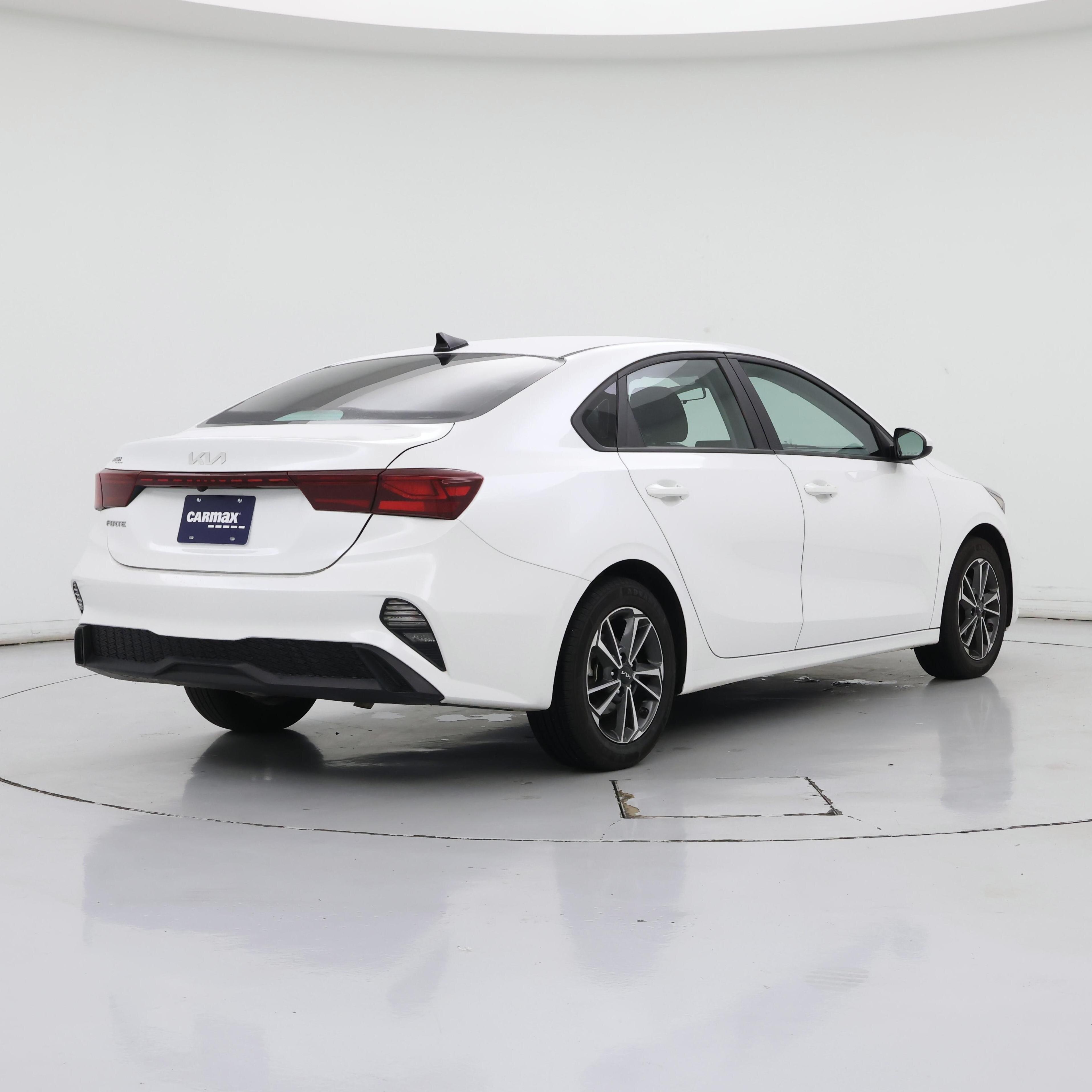 Thumbnail: 2023 Kia Forte - 8