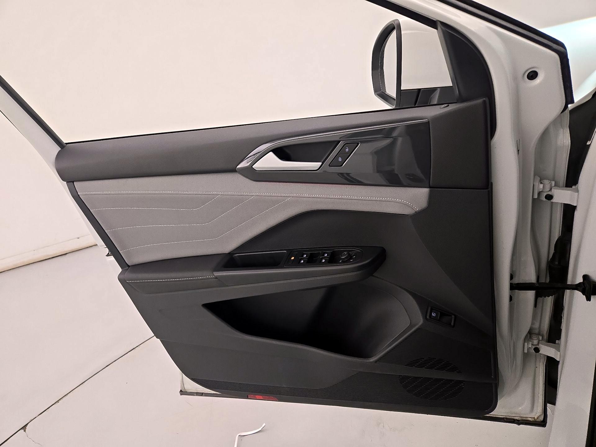 Thumbnail: 2024 Volkswagen Taos - 12