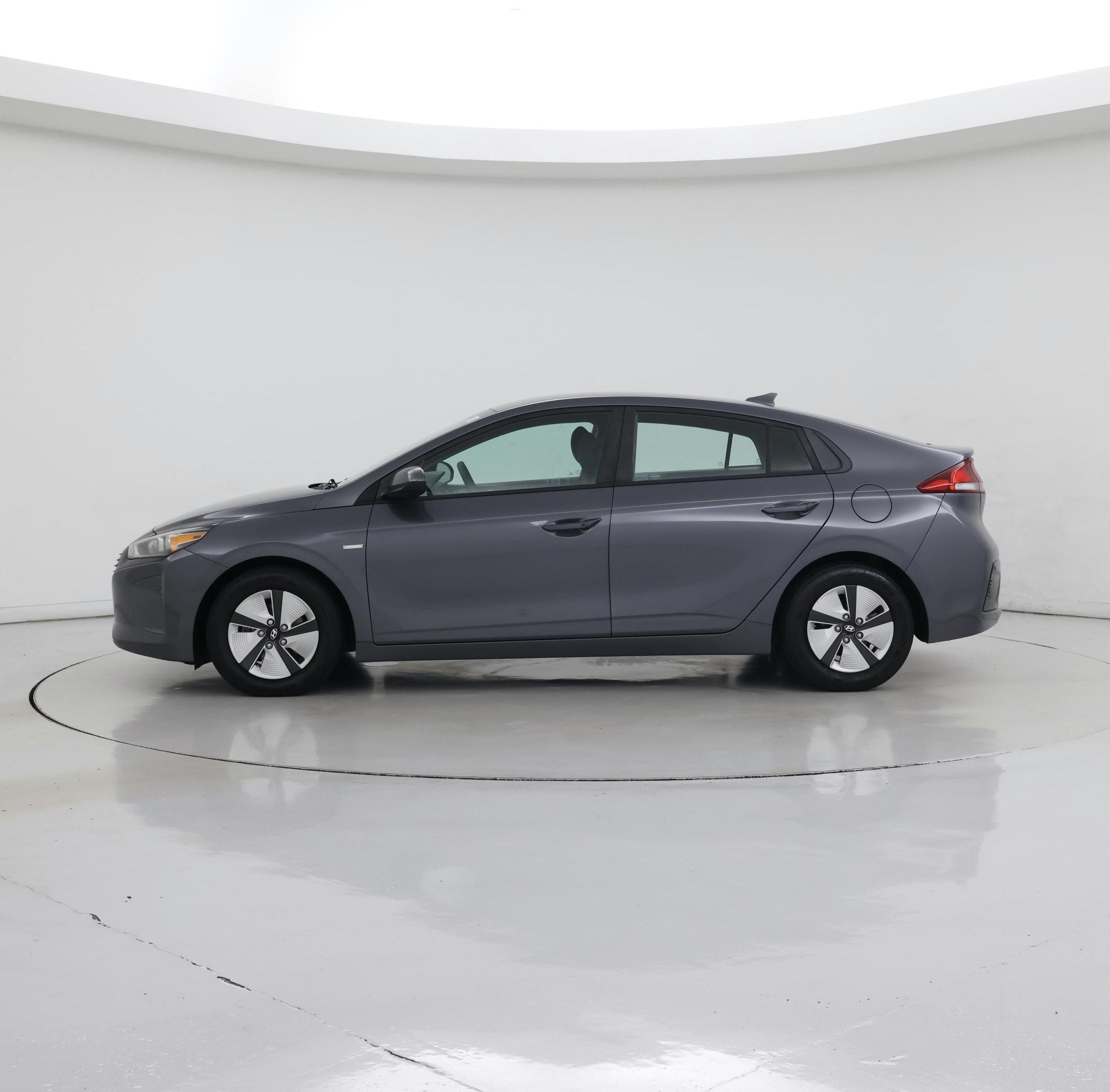 Thumbnail: 2019 Hyundai Ioniq - 3