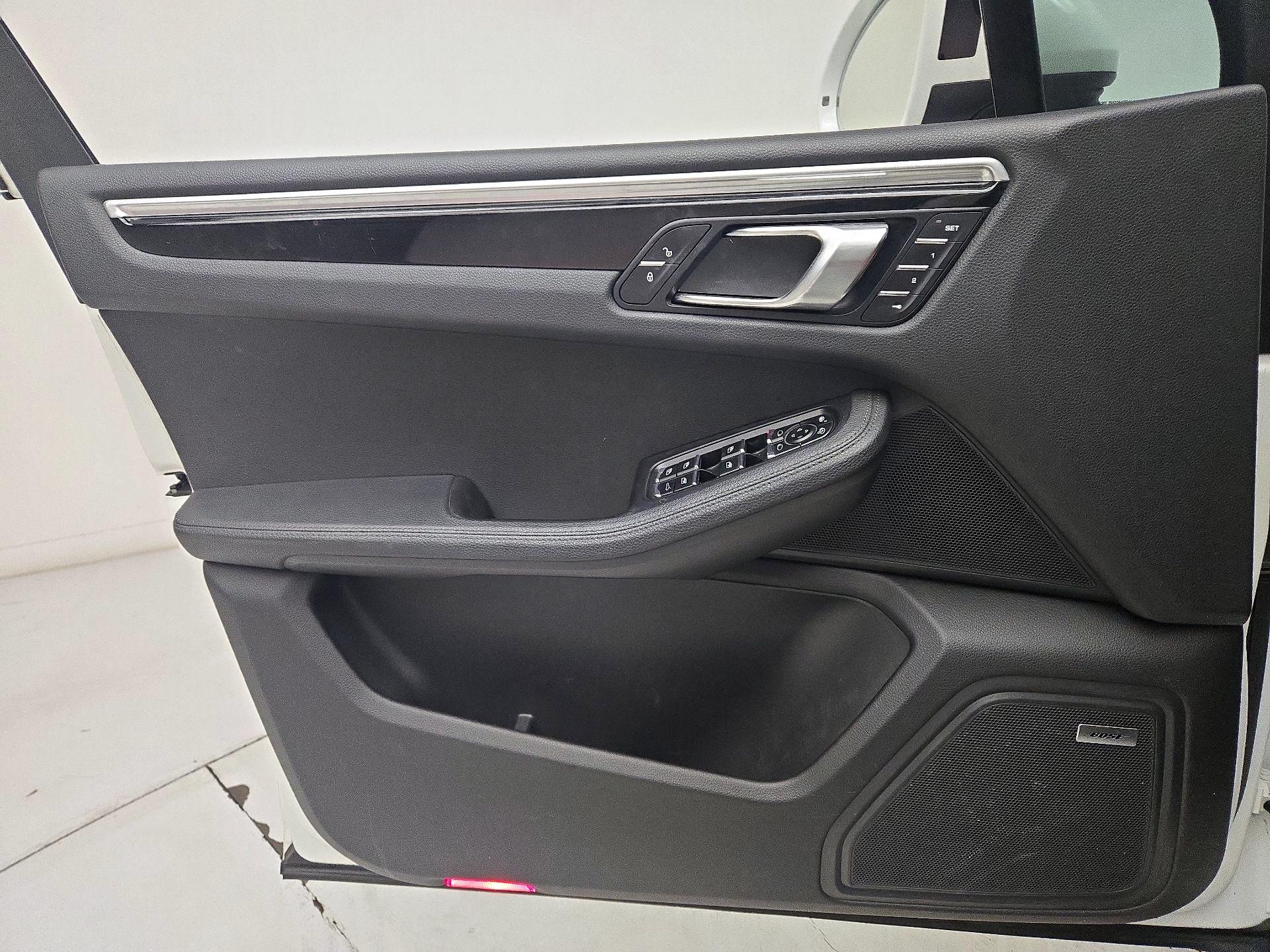 Thumbnail: 2018 Porsche Macan - 12