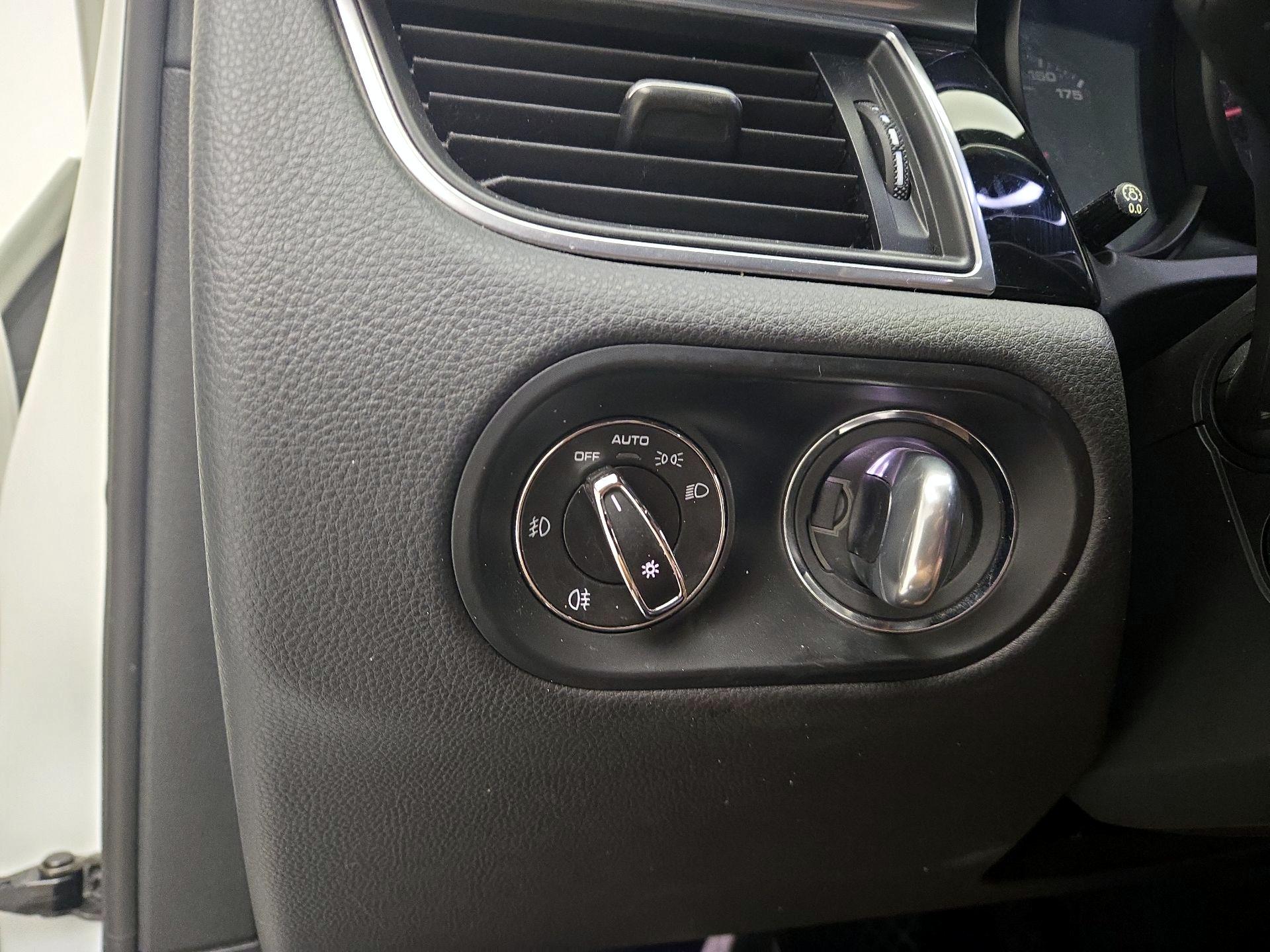 Thumbnail: 2018 Porsche Macan - 13