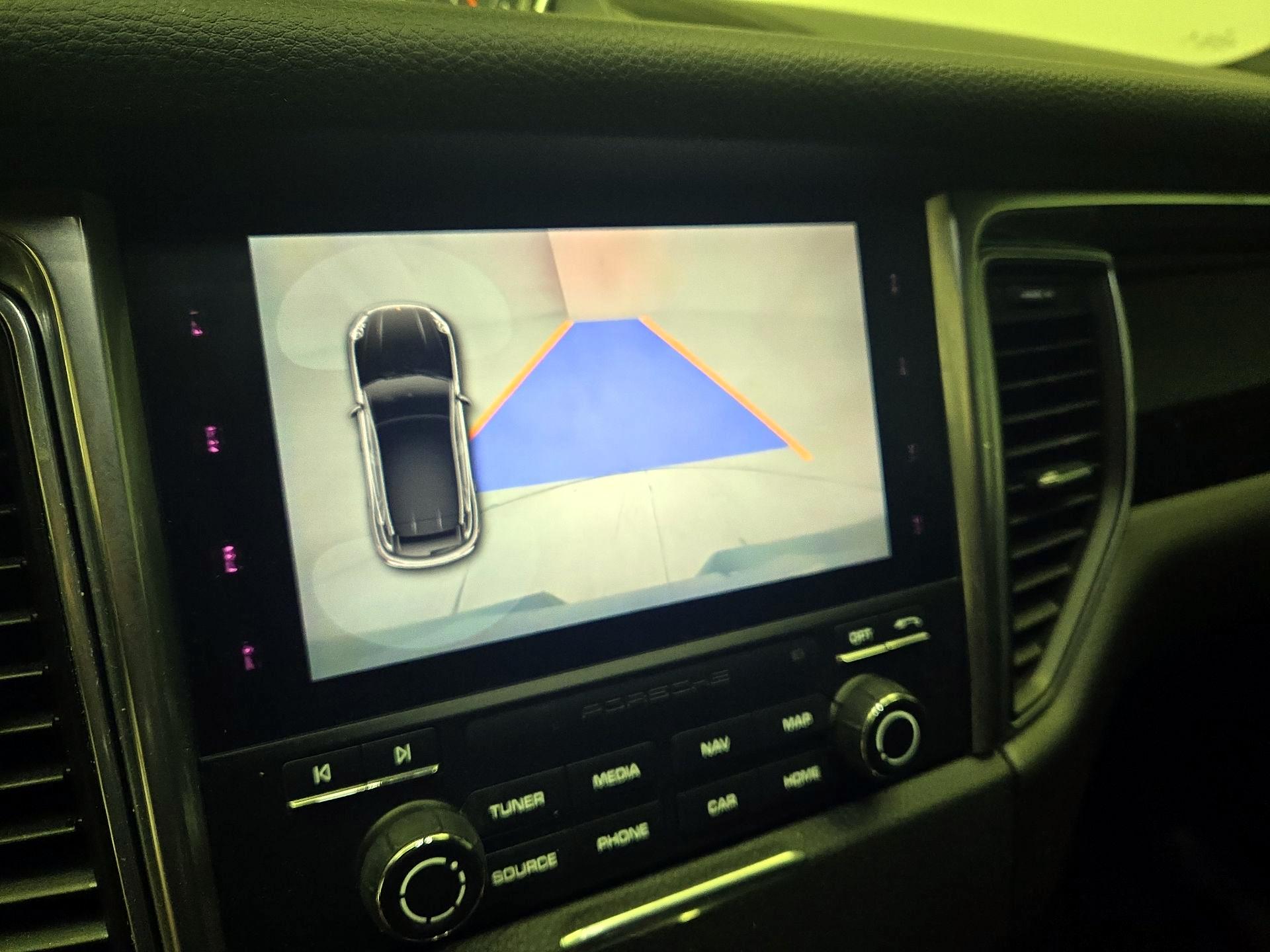 Thumbnail: 2018 Porsche Macan - 15