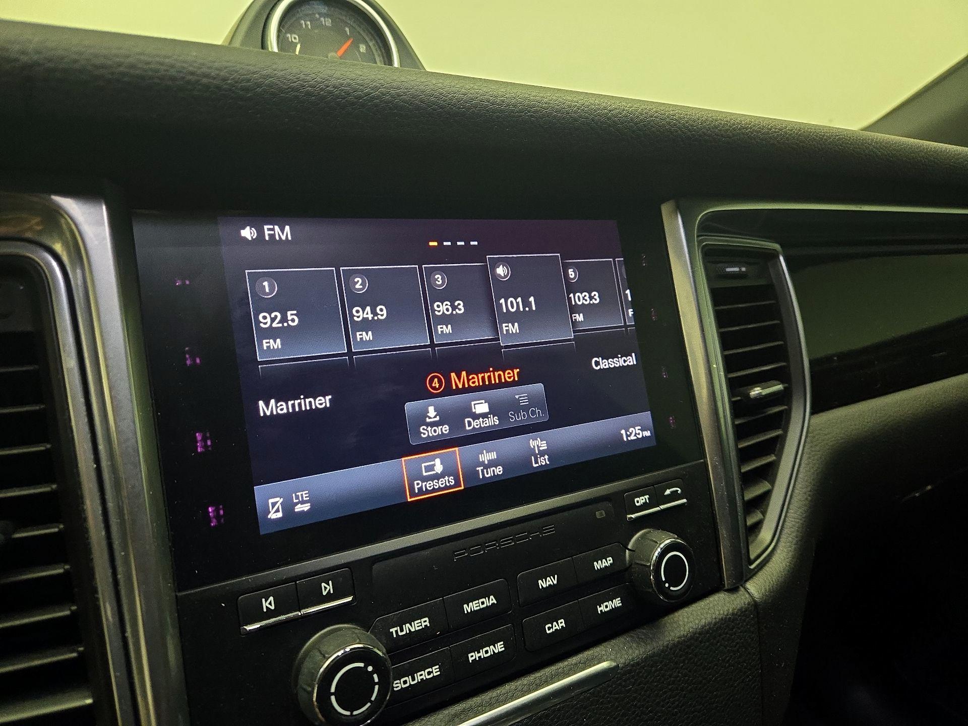 Thumbnail: 2018 Porsche Macan - 16