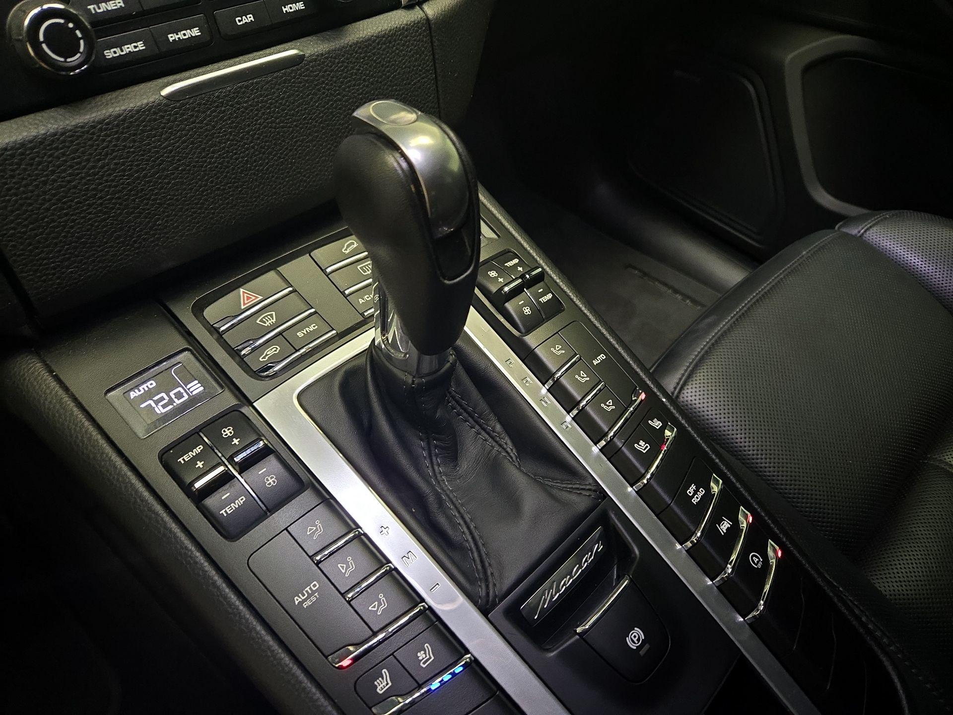 Thumbnail: 2018 Porsche Macan - 18