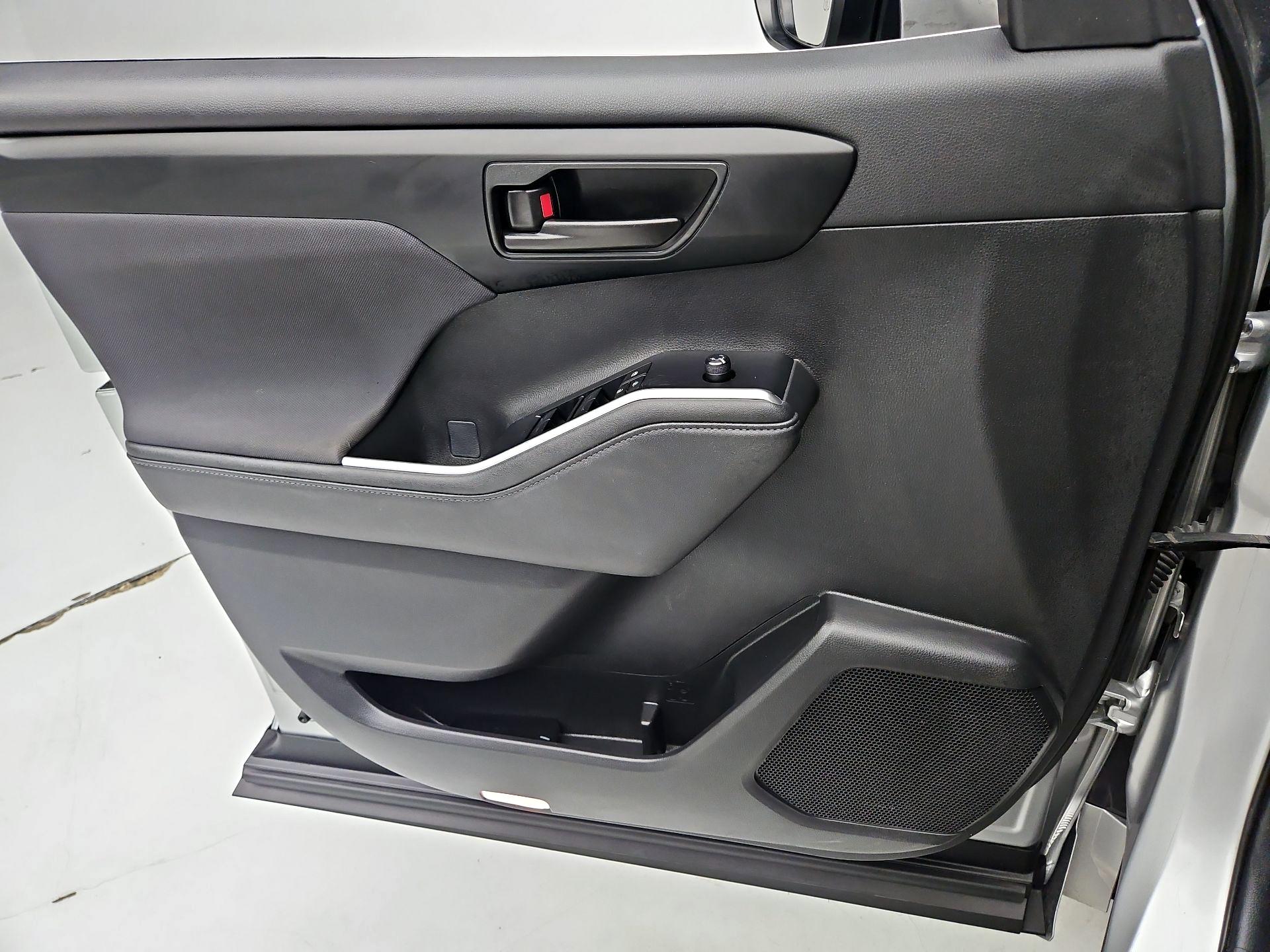 Thumbnail: 2024 Toyota Highlander - 12