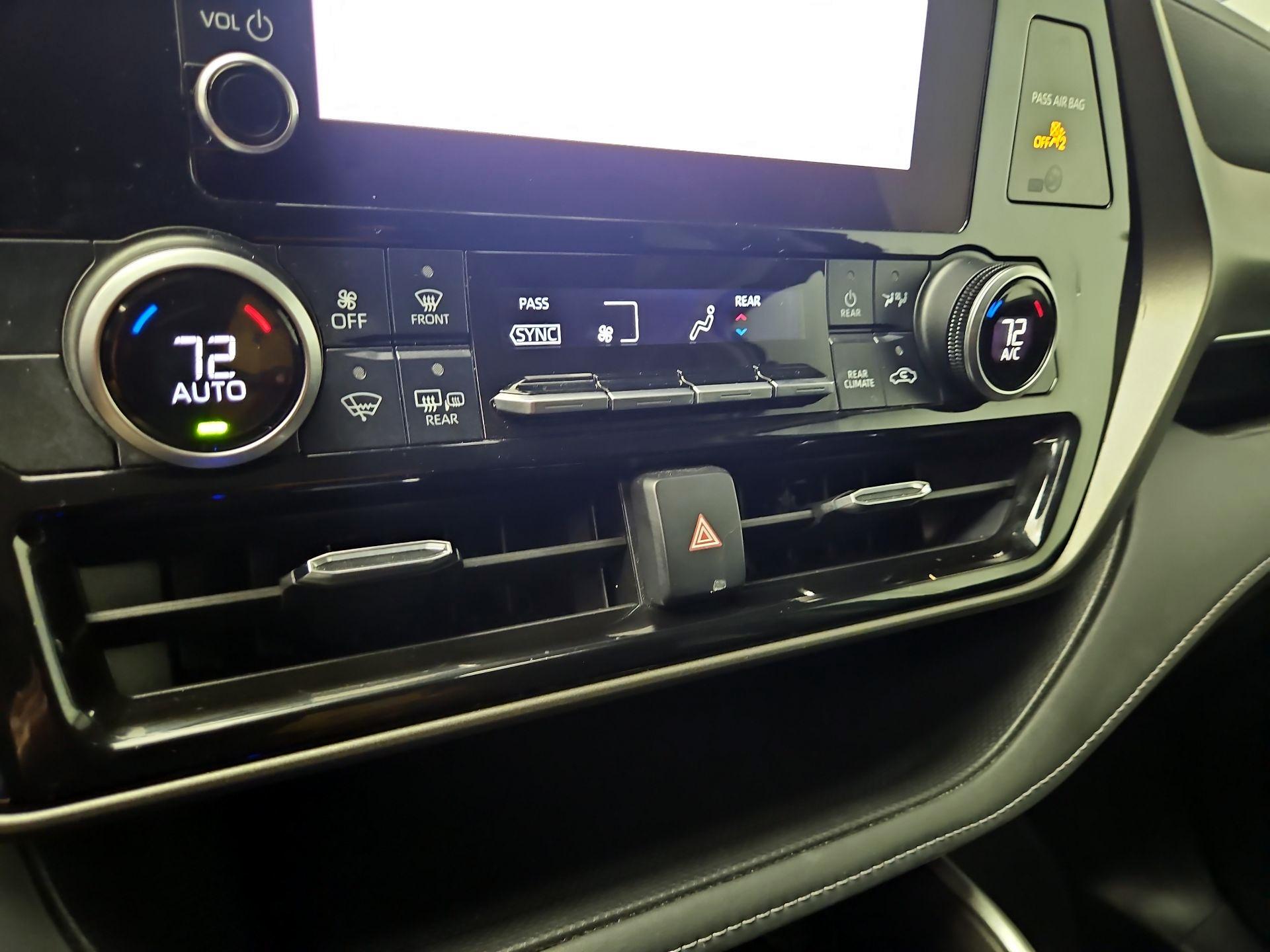 Thumbnail: 2024 Toyota Highlander - 16