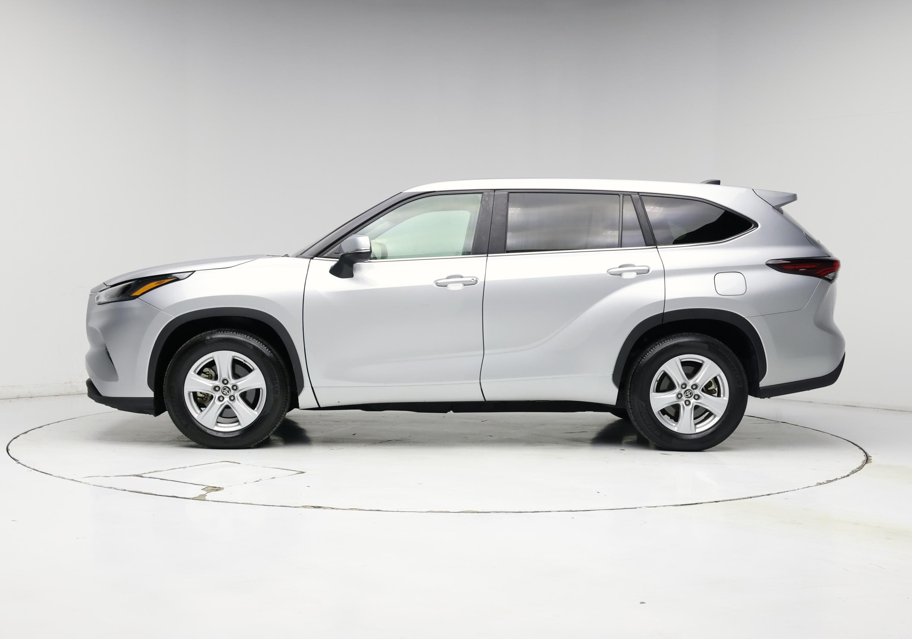 Thumbnail: 2024 Toyota Highlander - 3