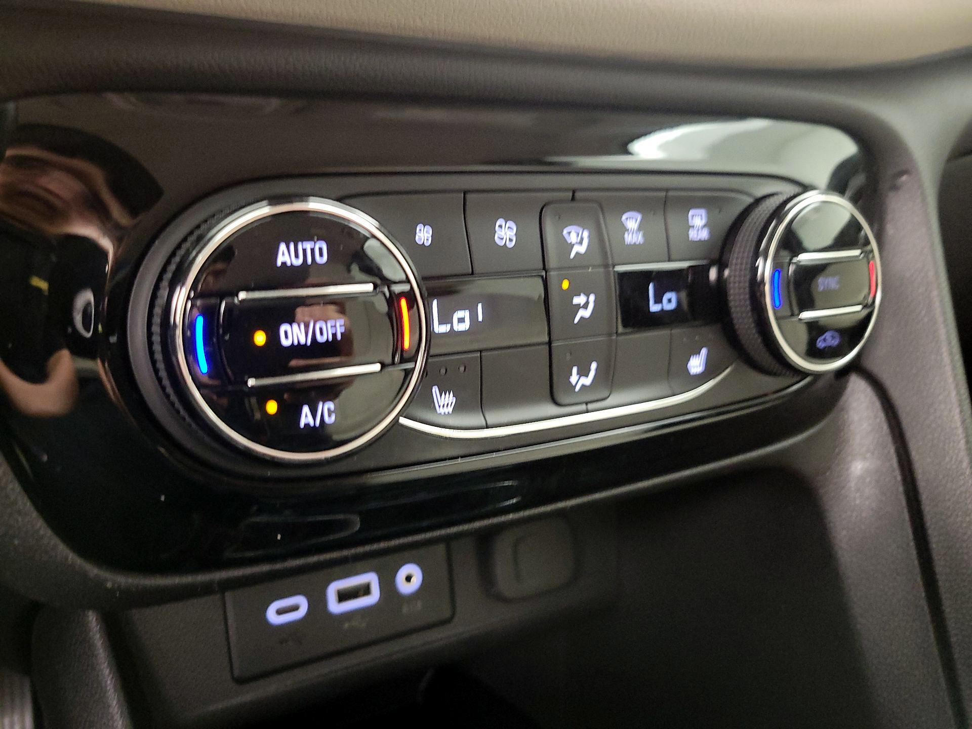 Thumbnail: 2020 Buick Encore GX - 16