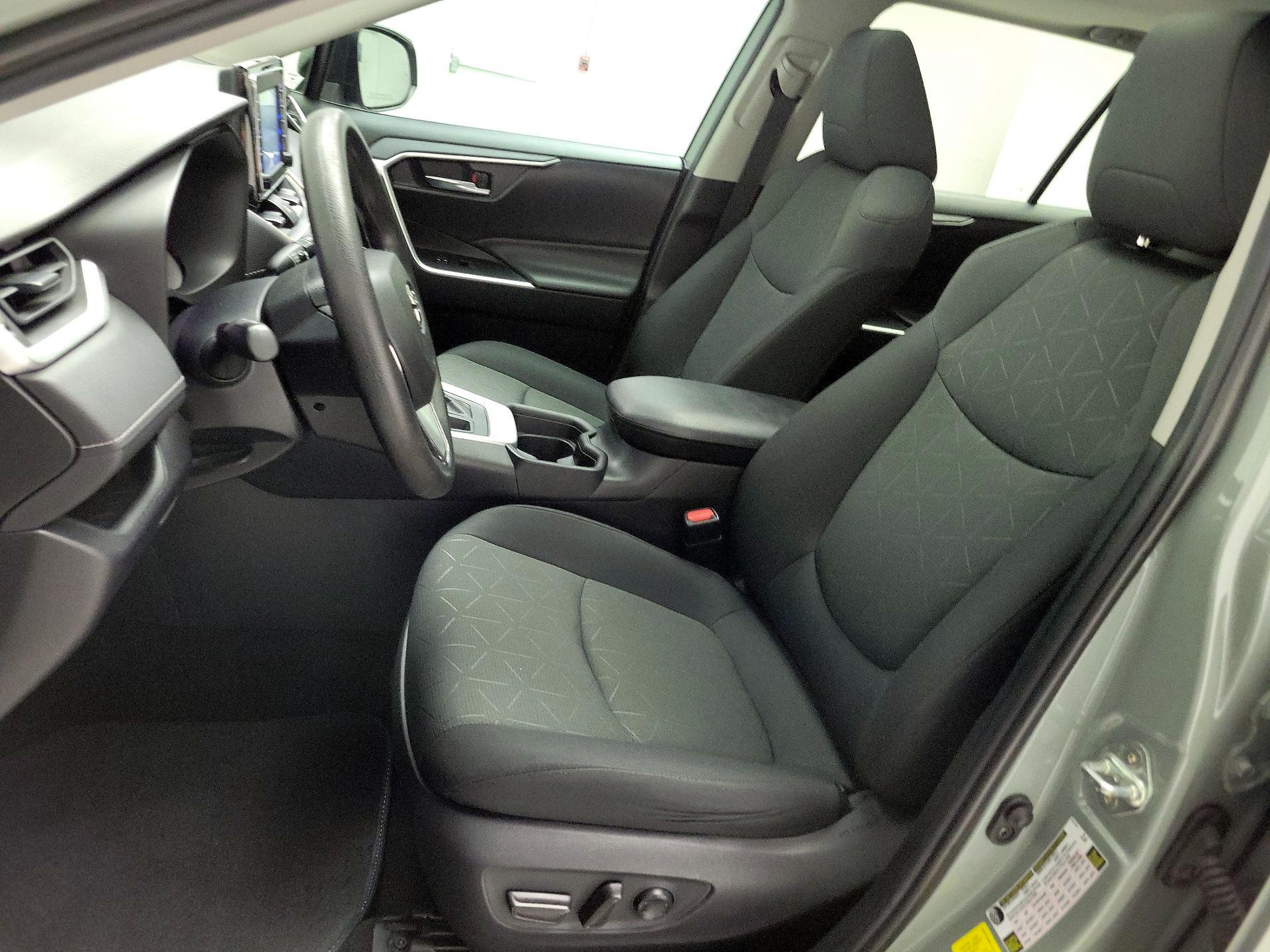 Thumbnail: 2019 Toyota RAV4 - 11