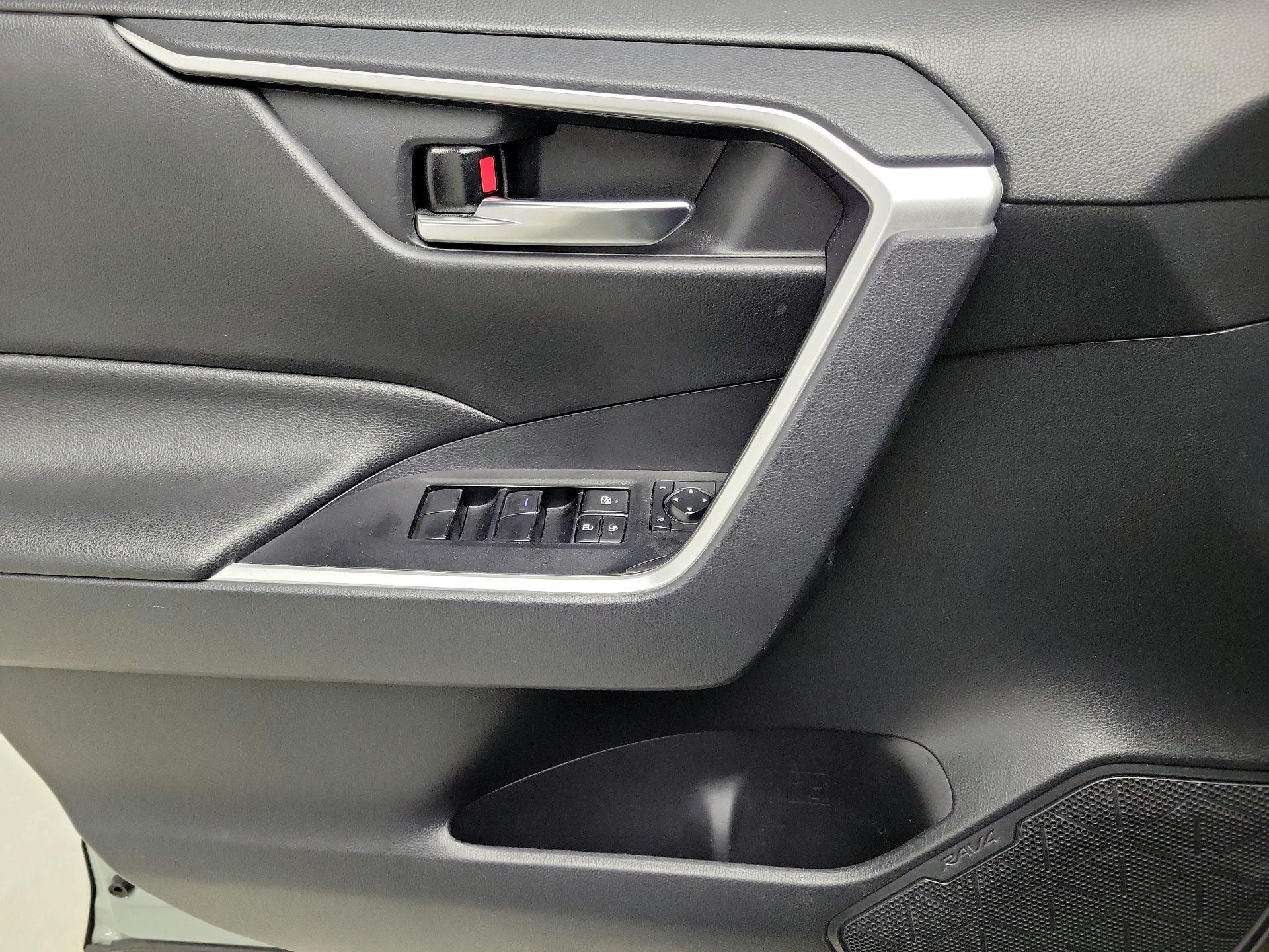 Thumbnail: 2019 Toyota RAV4 - 12