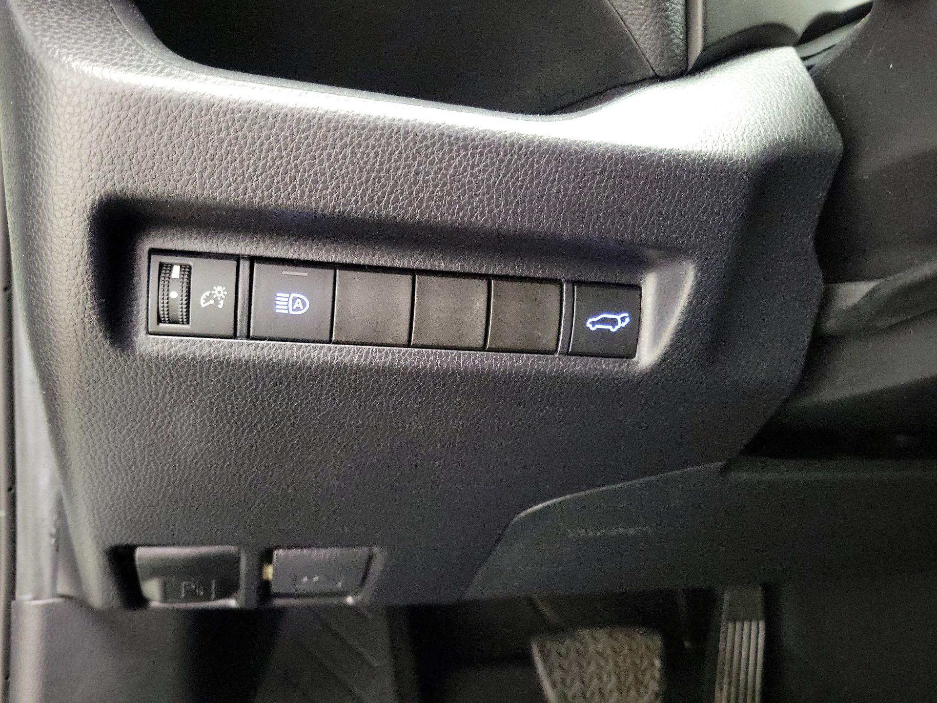 Thumbnail: 2019 Toyota RAV4 - 13