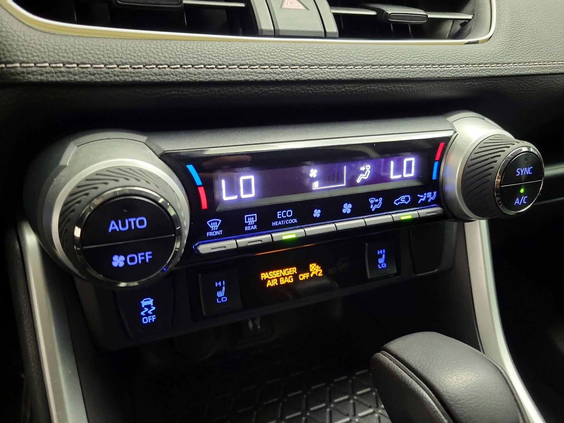 Thumbnail: 2019 Toyota RAV4 - 16