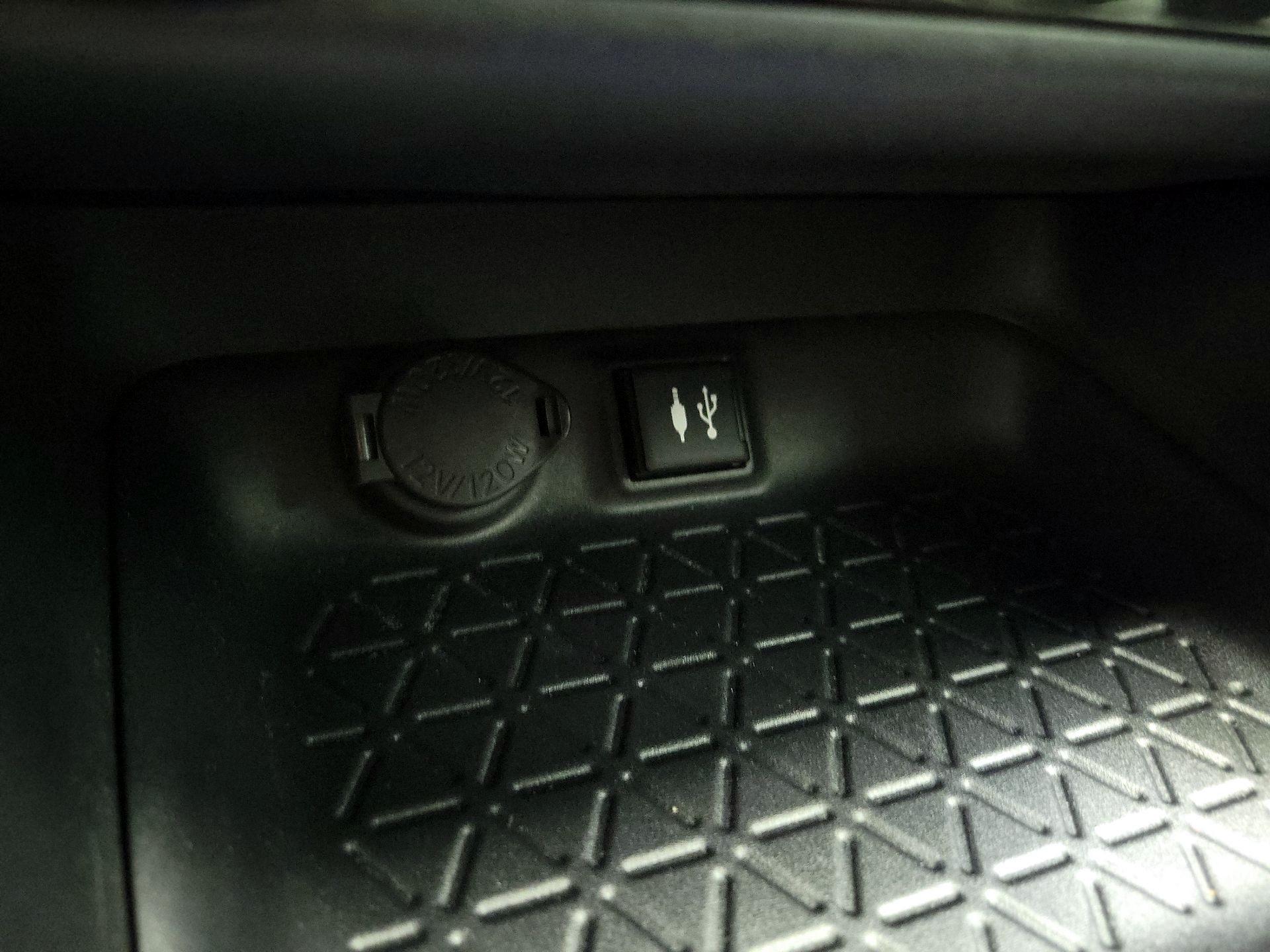 Thumbnail: 2019 Toyota RAV4 - 18