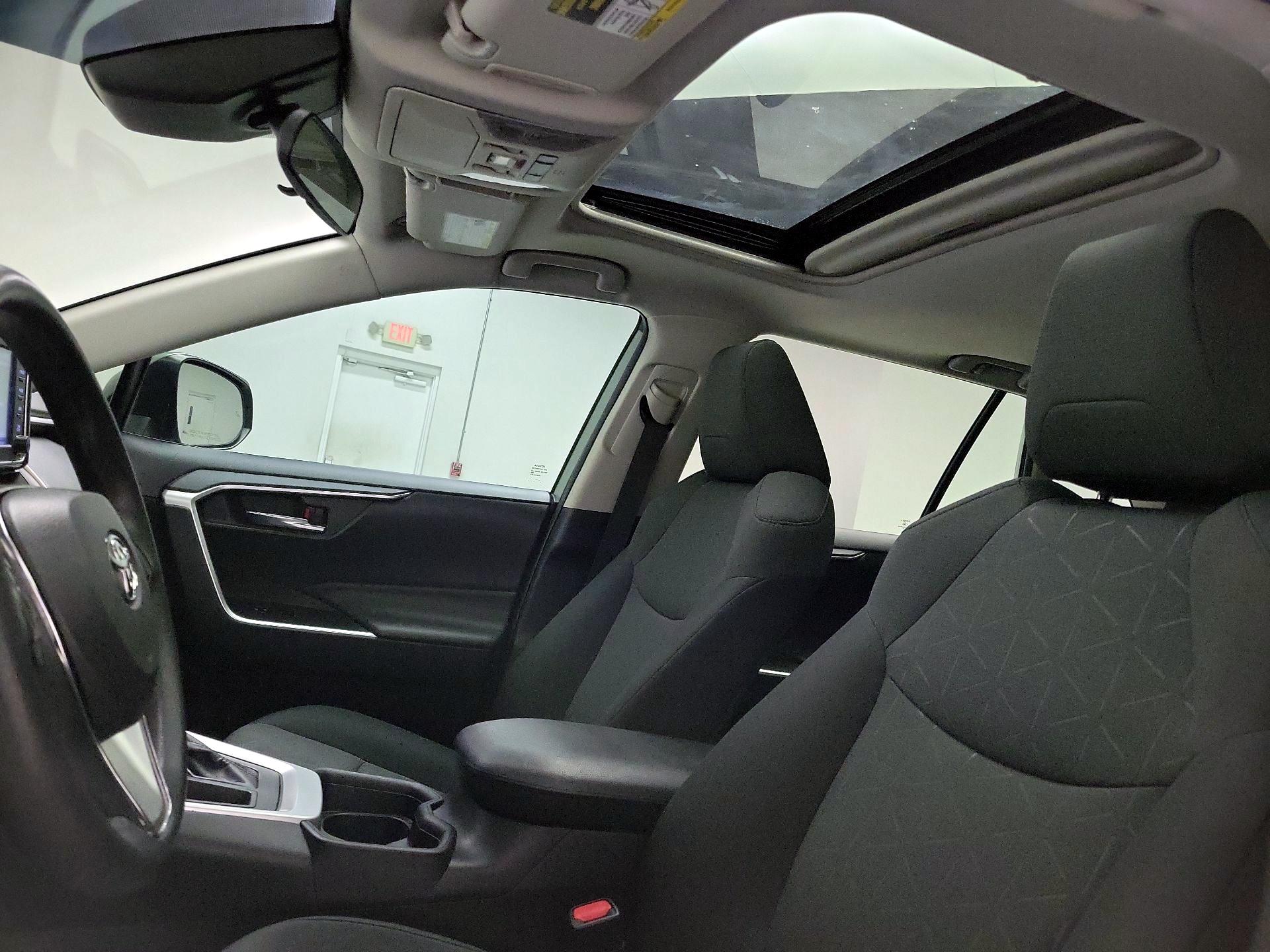 Thumbnail: 2019 Toyota RAV4 - 19