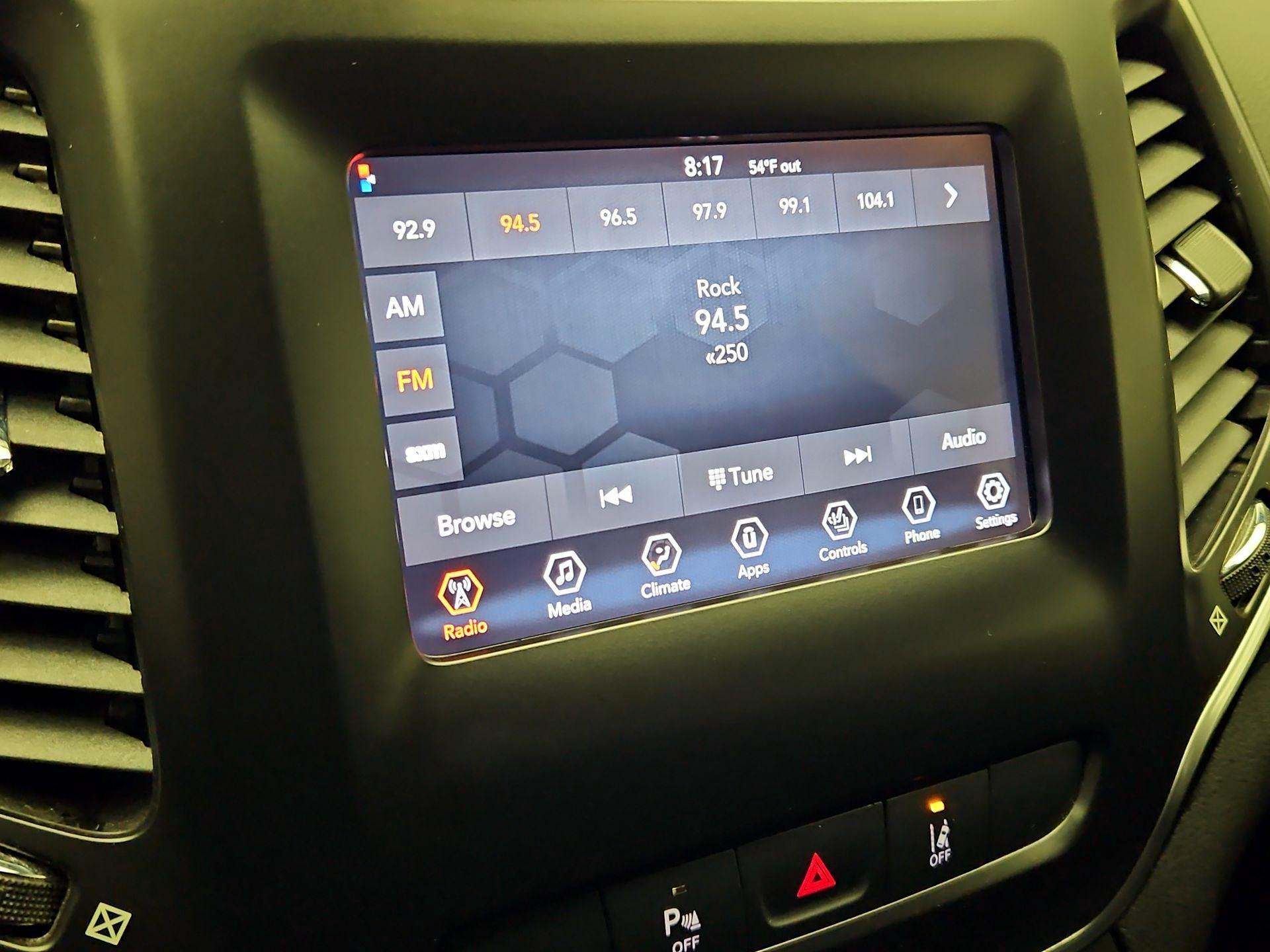 Thumbnail: 2021 Jeep Cherokee - 15