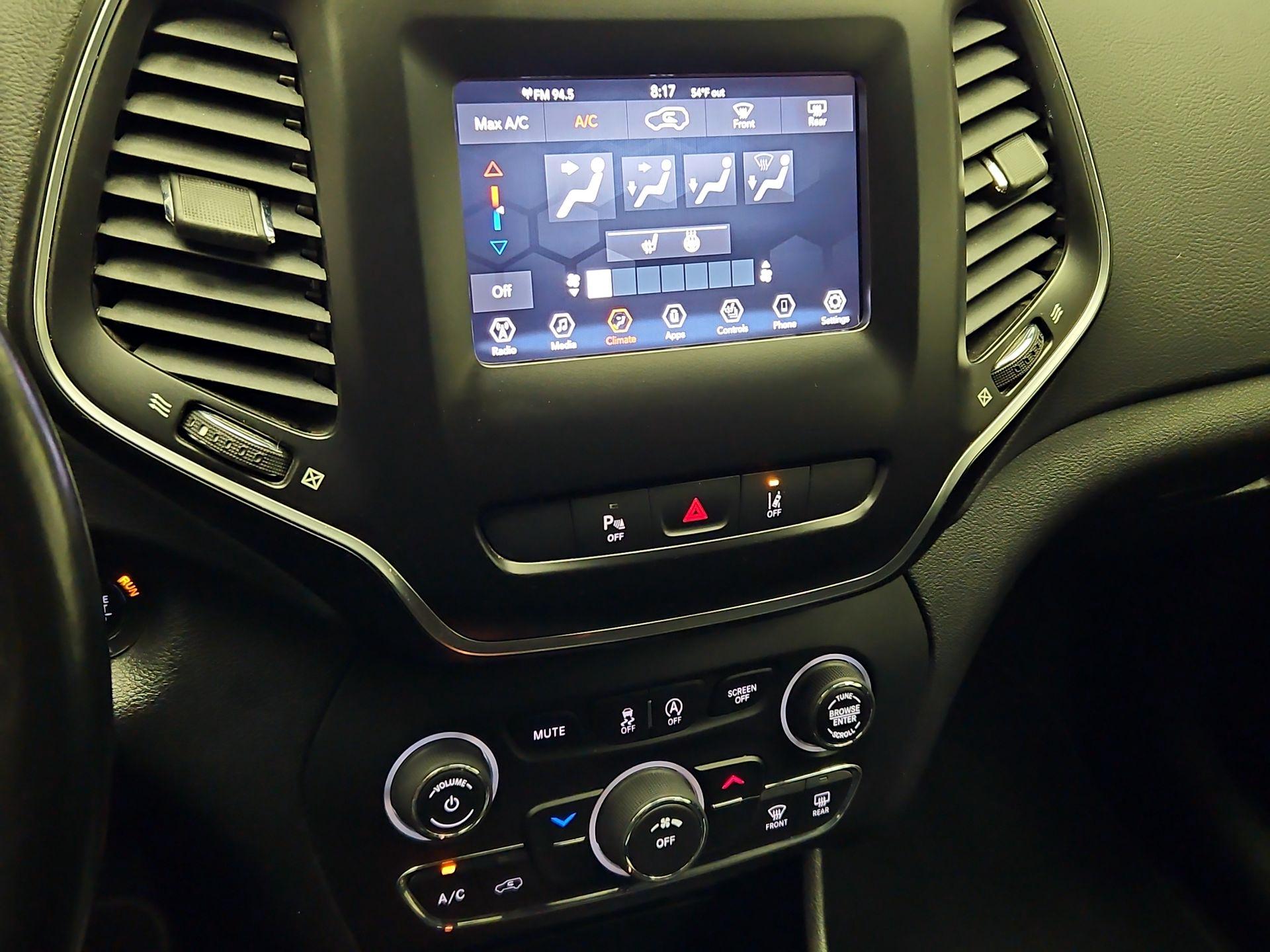 Thumbnail: 2021 Jeep Cherokee - 16