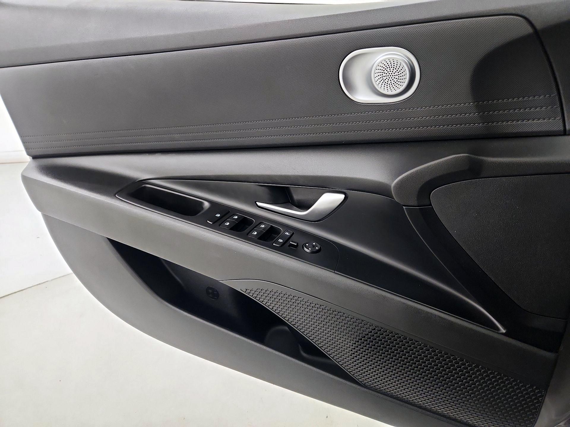 Thumbnail: 2022 Hyundai Elantra - 12