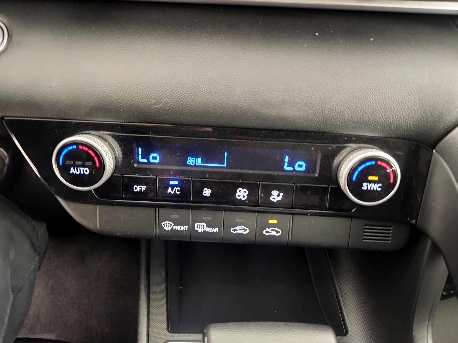 Thumbnail: 2022 Hyundai Elantra - 16