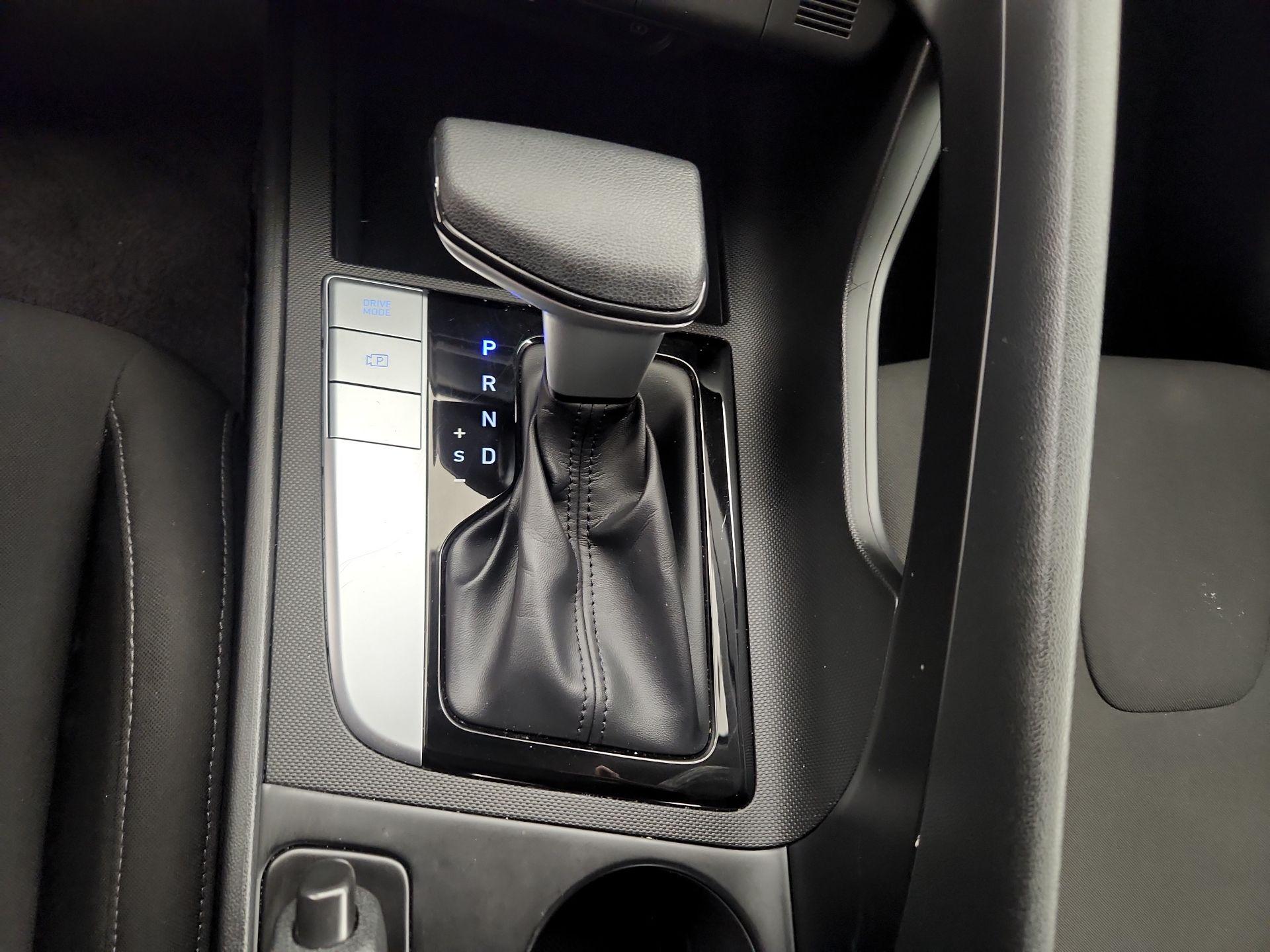 Thumbnail: 2022 Hyundai Elantra - 17