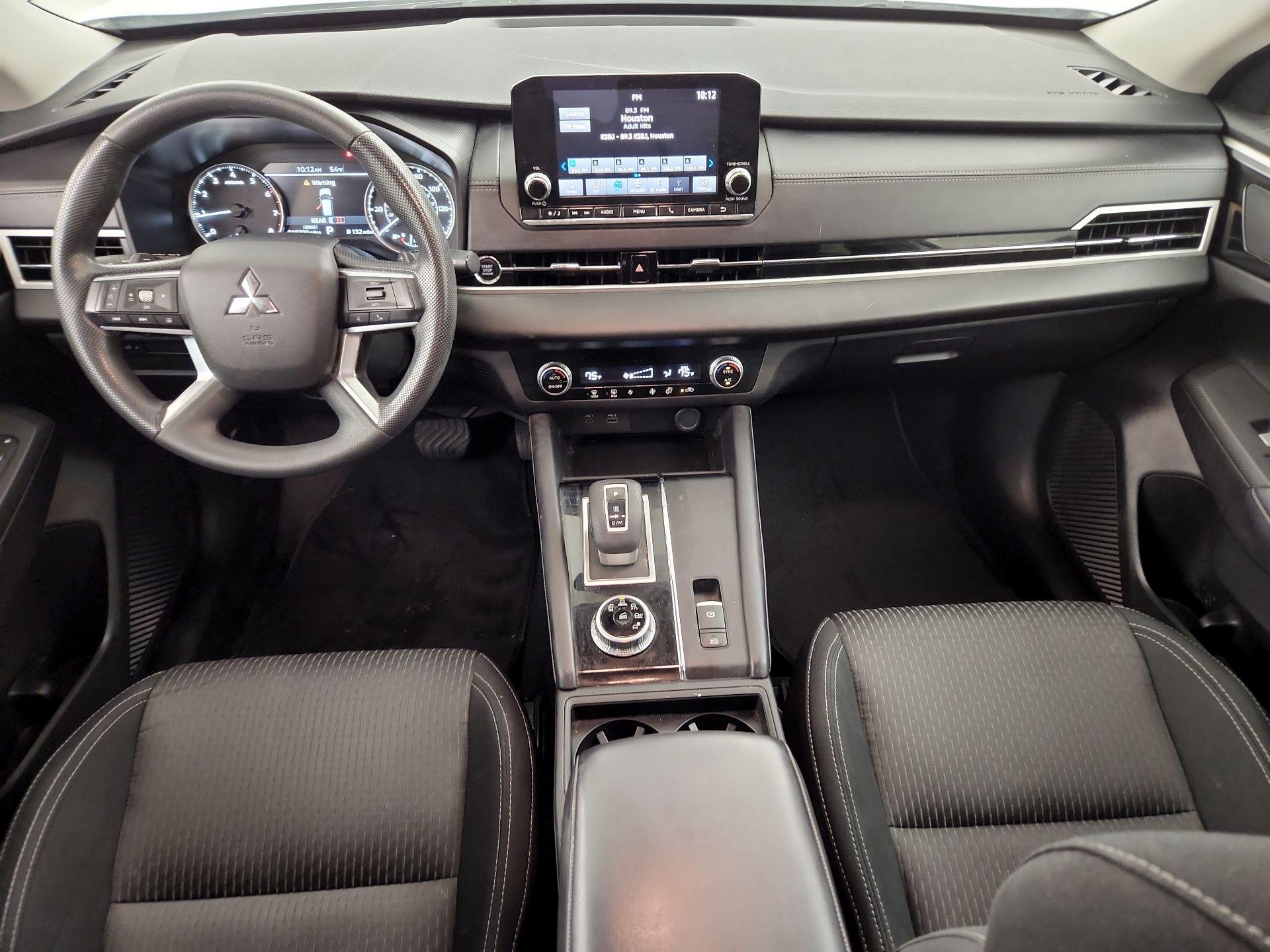 Thumbnail: 2024 Mitsubishi Outlander - 9