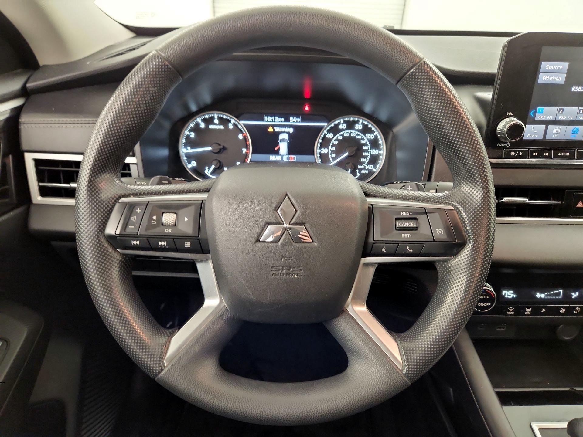 Thumbnail: 2024 Mitsubishi Outlander - 10