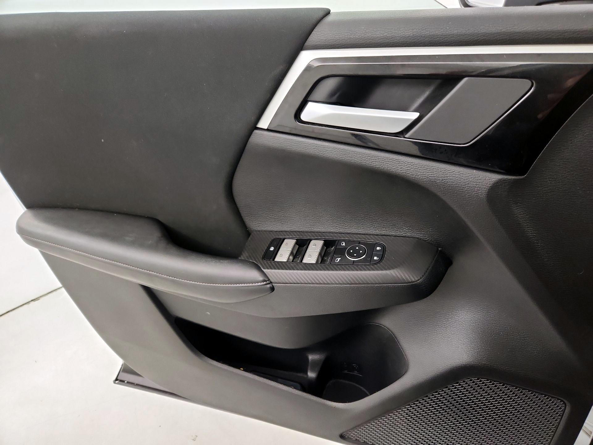 Thumbnail: 2024 Mitsubishi Outlander - 12