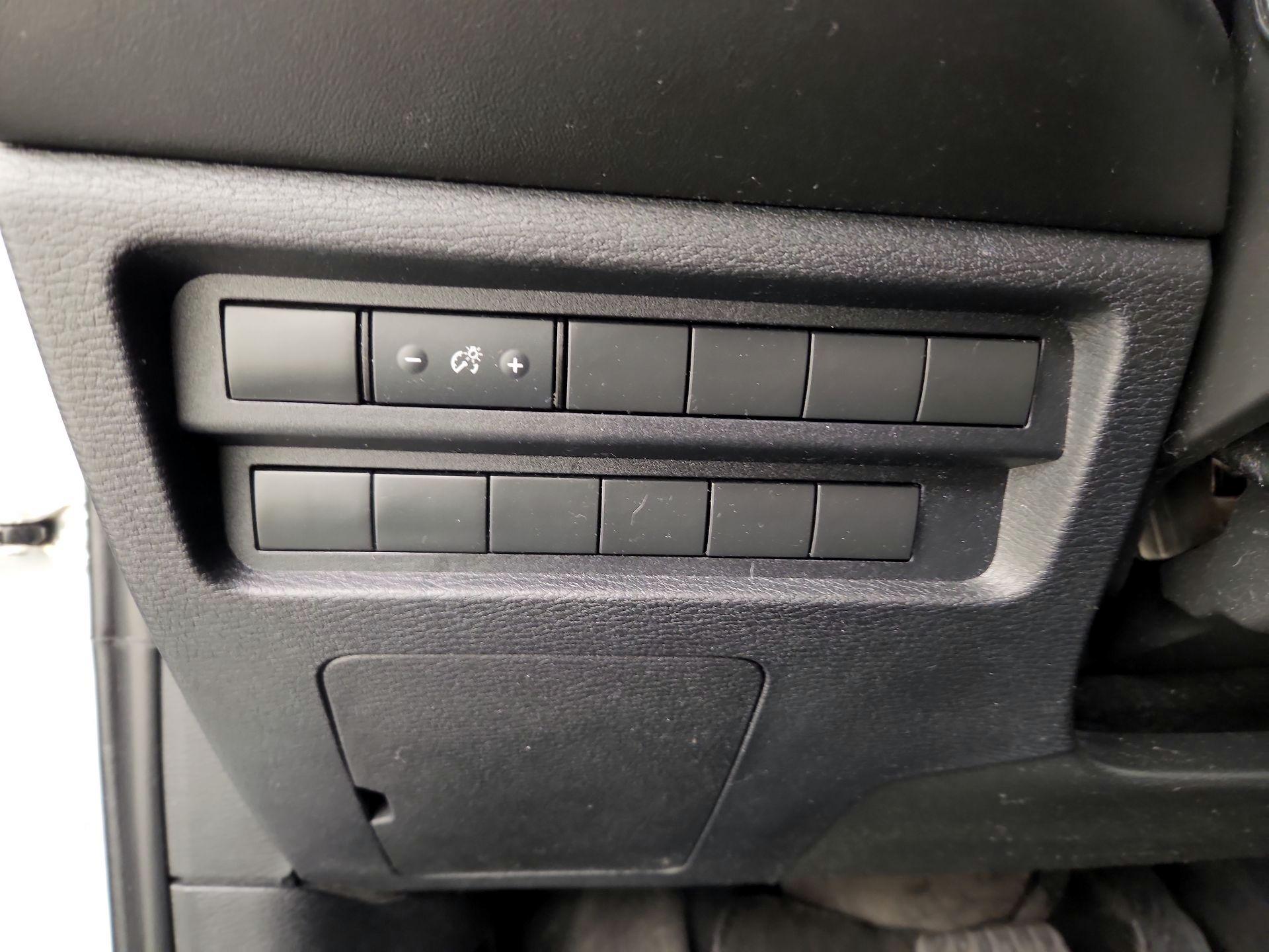 Thumbnail: 2024 Mitsubishi Outlander - 13