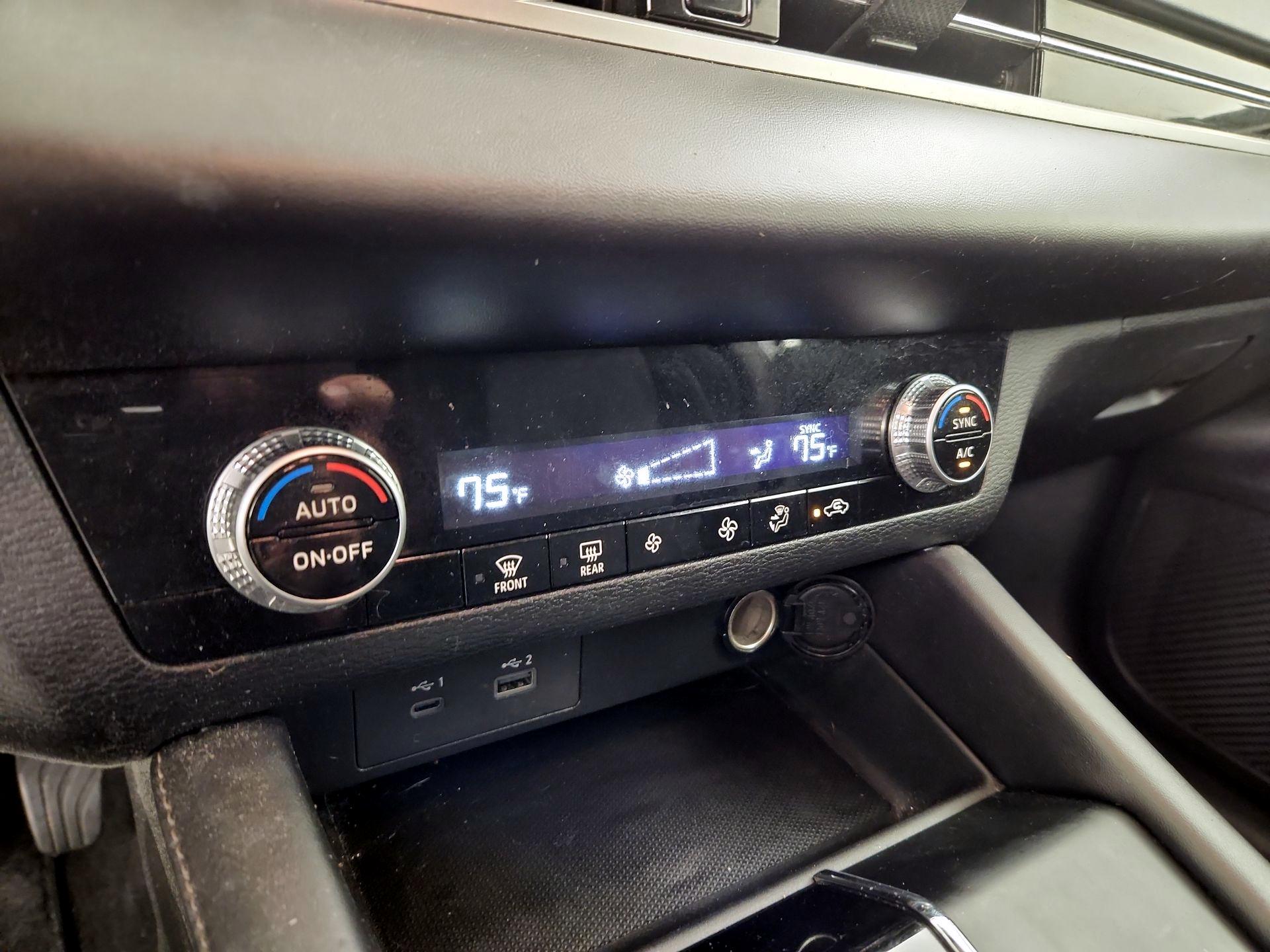 Thumbnail: 2024 Mitsubishi Outlander - 16