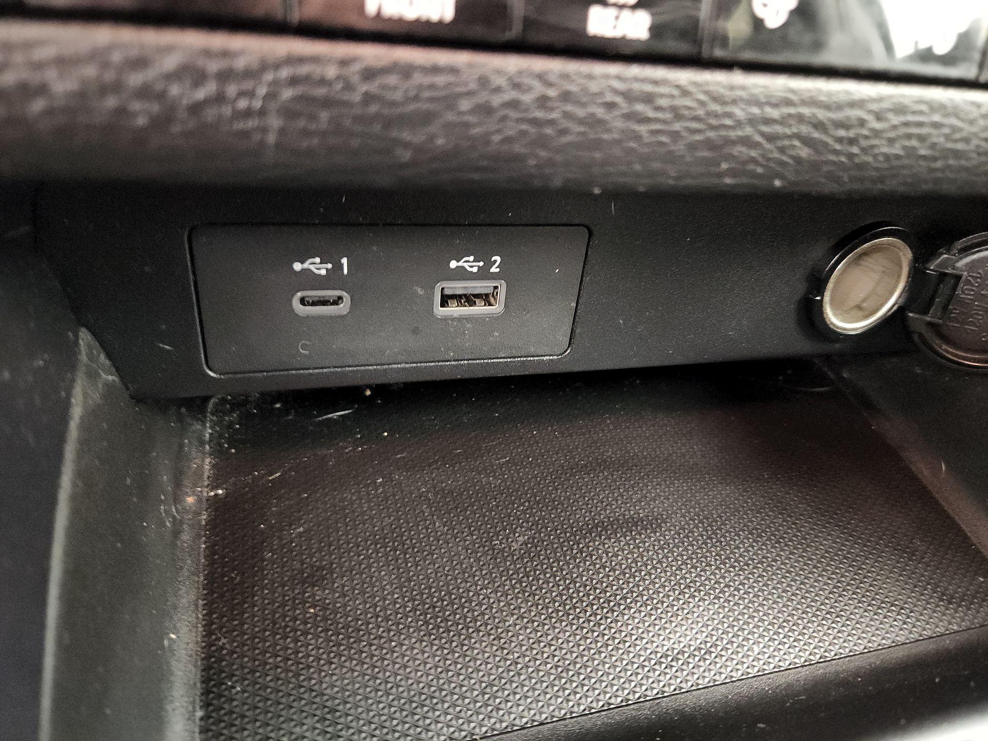 Thumbnail: 2024 Mitsubishi Outlander - 18