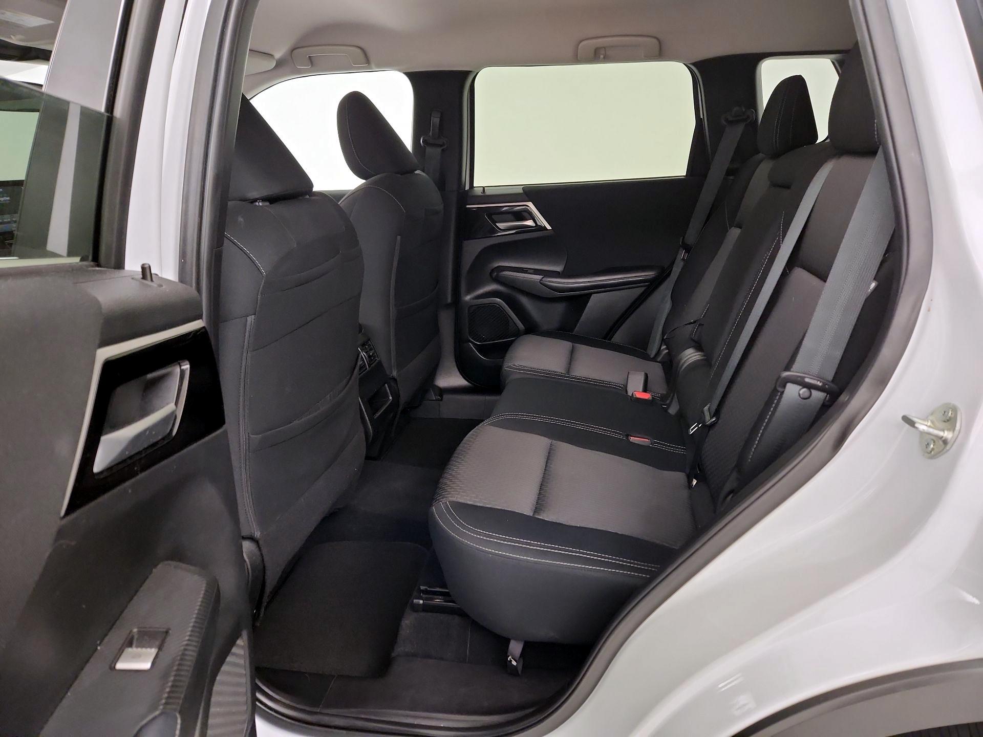 Thumbnail: 2024 Mitsubishi Outlander - 19