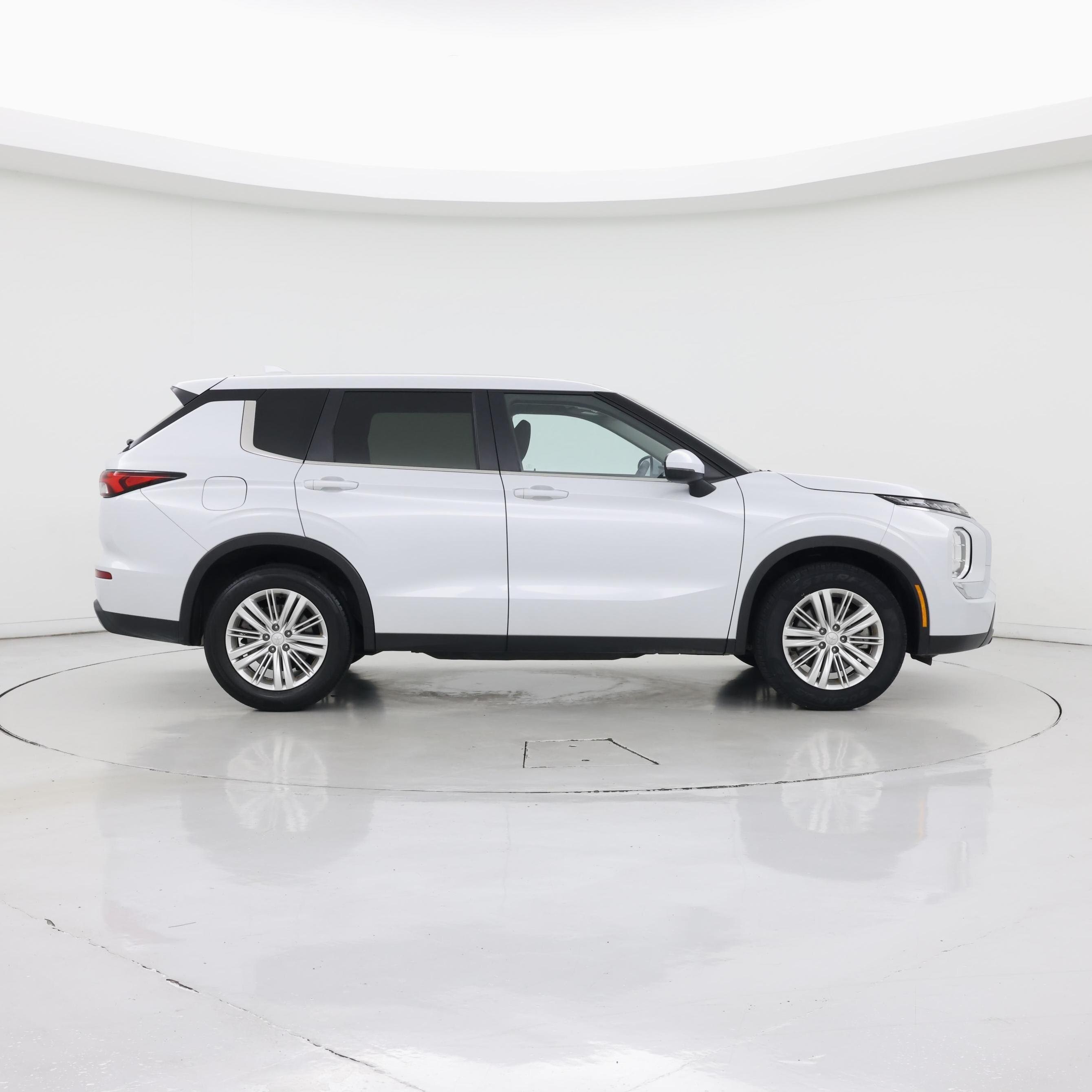 Thumbnail: 2024 Mitsubishi Outlander - 7