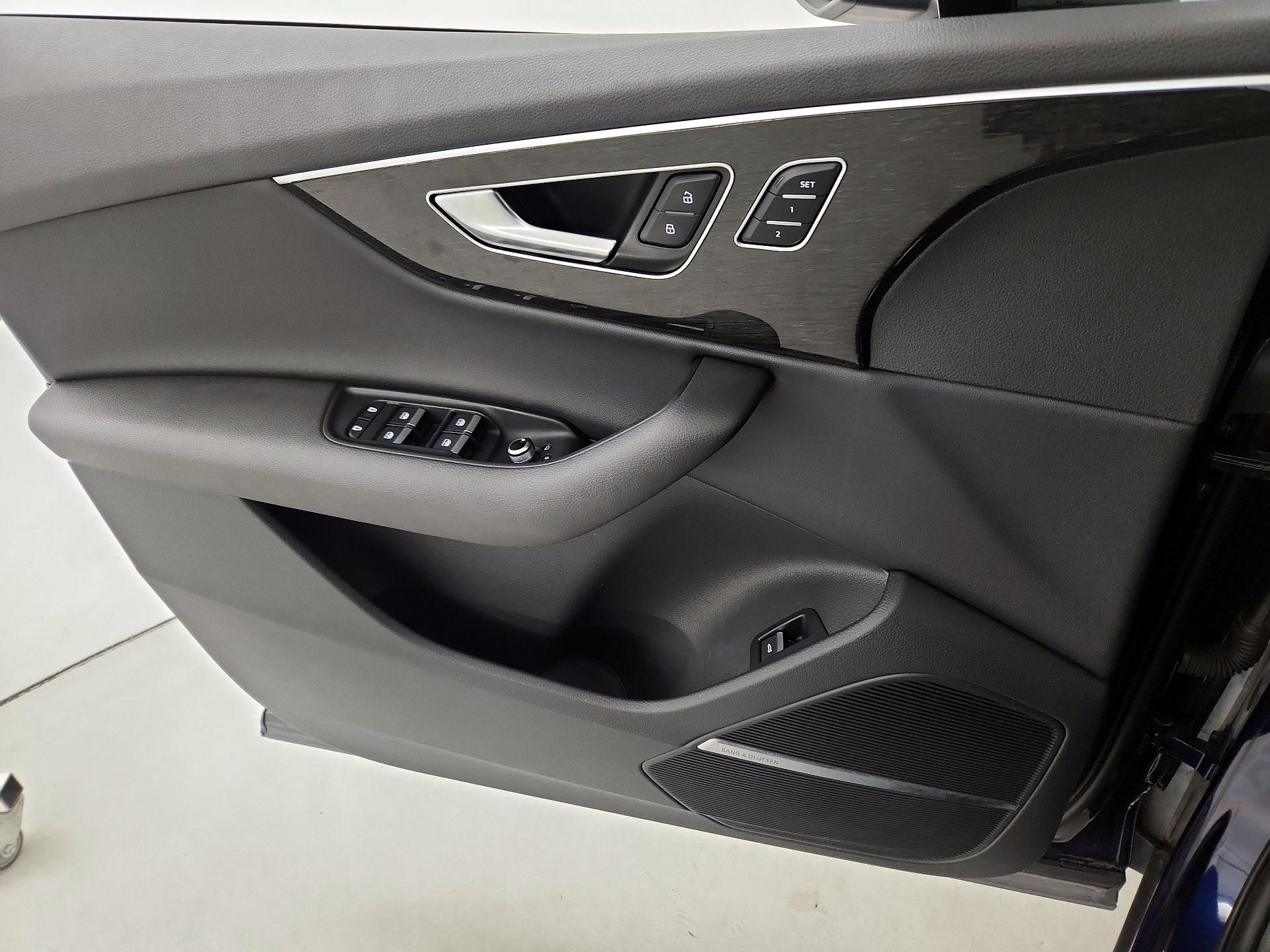 Thumbnail: 2021 Audi Q7 - 12