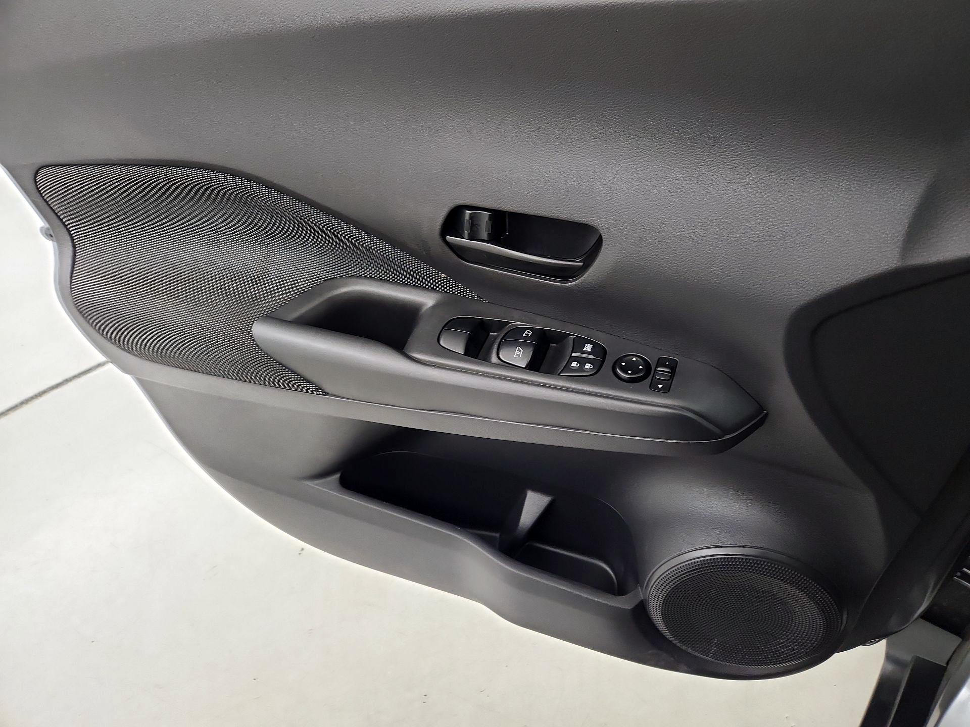 Thumbnail: 2020 Nissan Kicks - 12